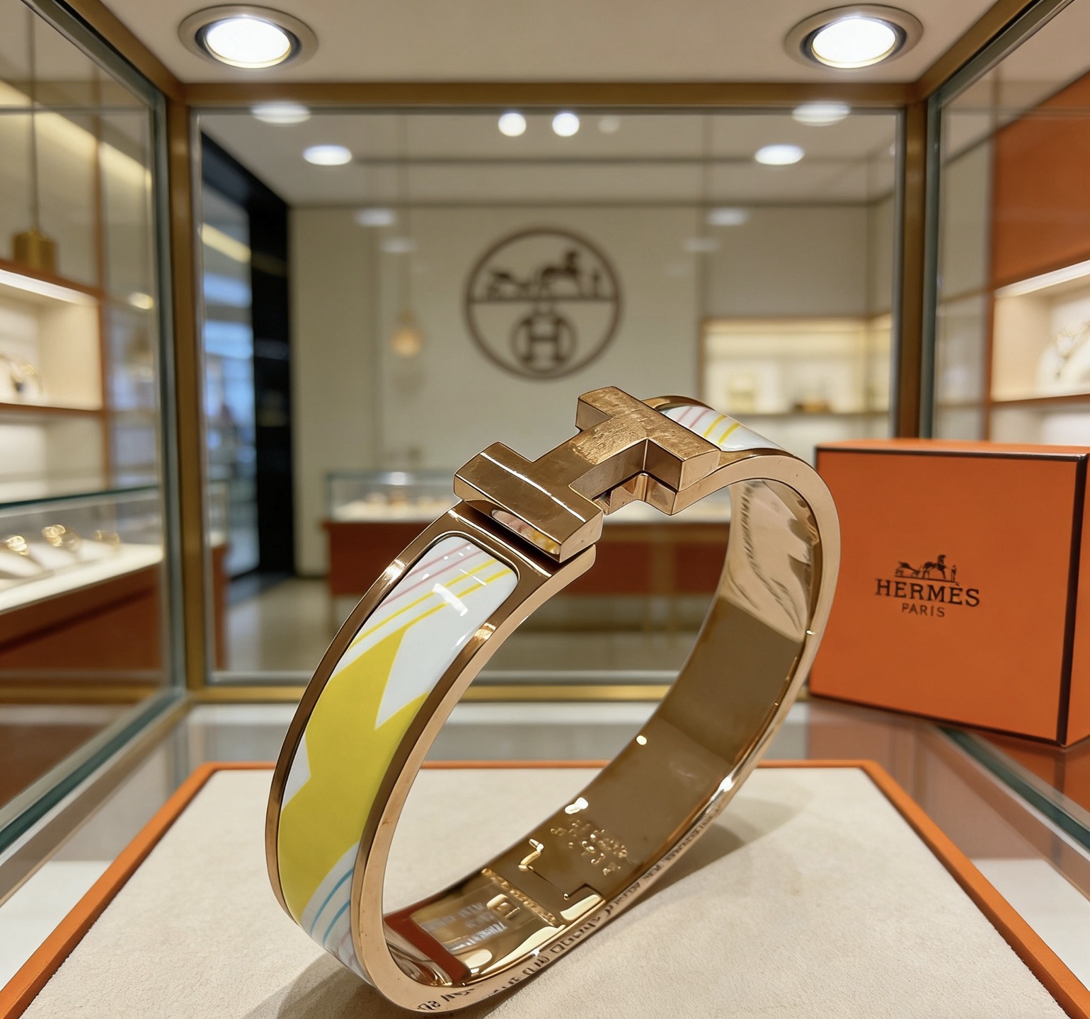 Bracciale Hermes Clic H metallo placcato oro rosa con smalto giallo bianco viola chiaro 17
