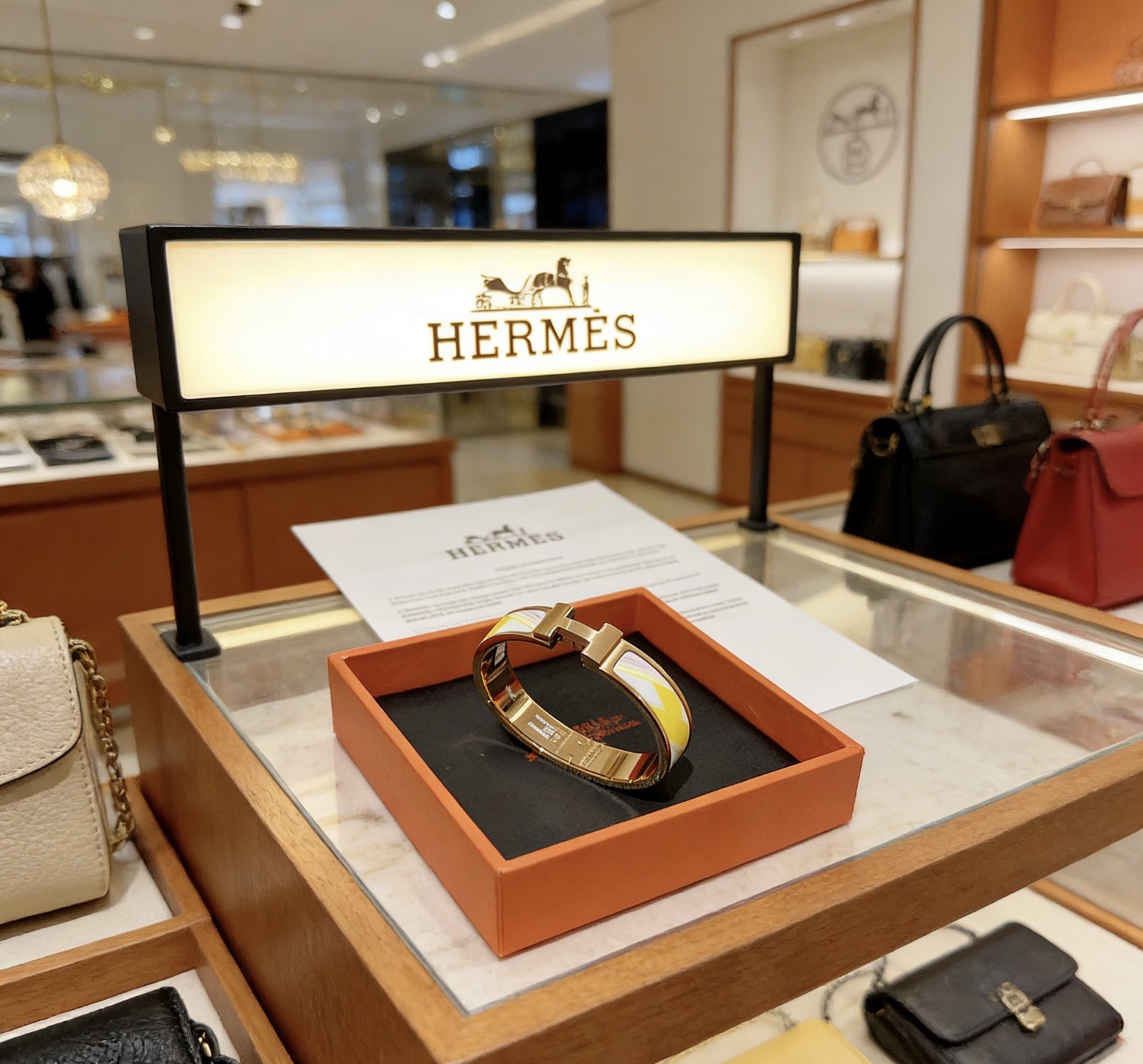 Bracciale Hermes Clic H metallo placcato oro rosa con smalto giallo bianco viola chiaro 17