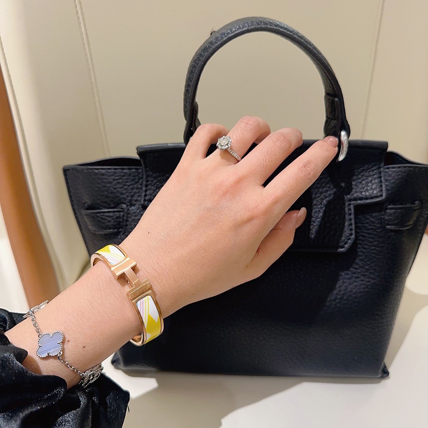 Bracciale Hermes Clic H metallo placcato oro rosa con smalto giallo bianco viola chiaro 17