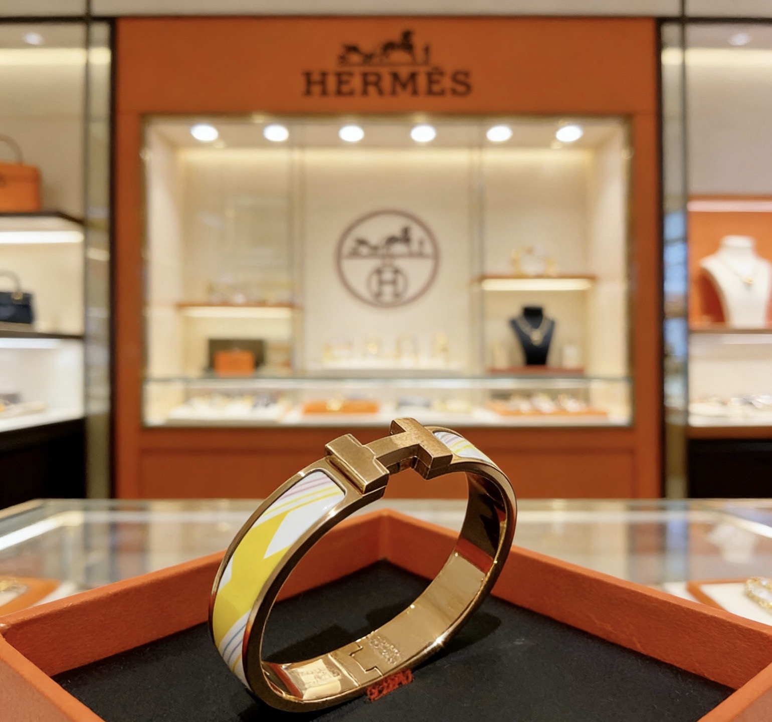 Bracciale Hermes Clic H metallo placcato oro rosa con smalto giallo bianco viola chiaro 17