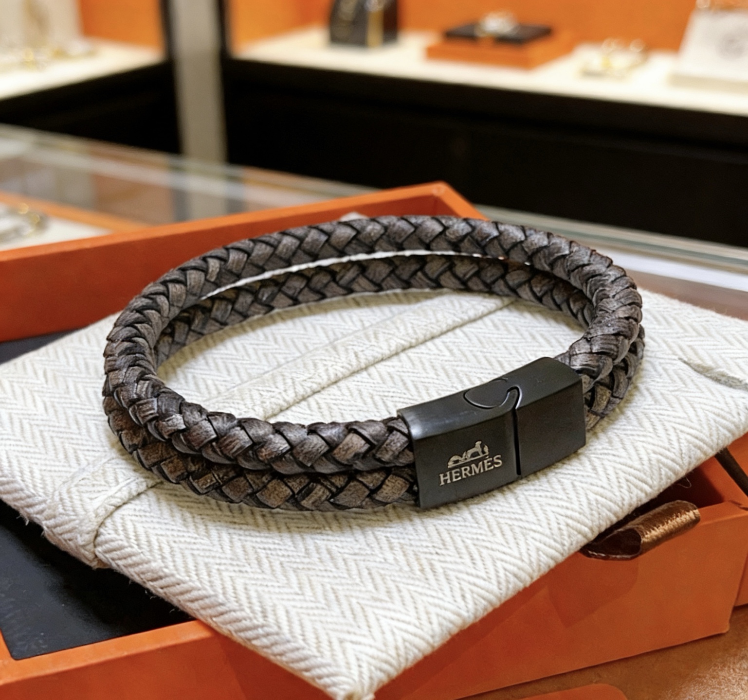 Bracciale Hermes Tournis Tresse chiusura in metallo nero opaco pelle intrecciata grigio scuro 19 cm