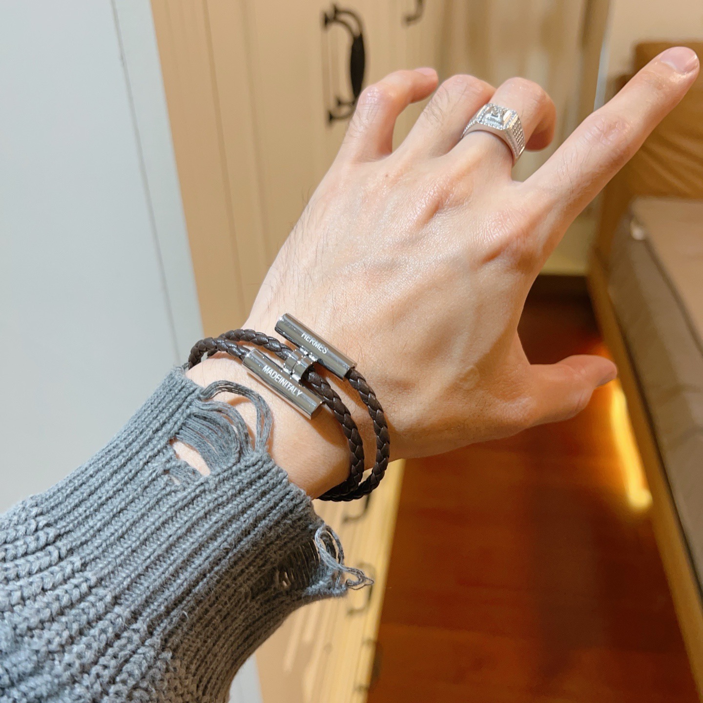 Pulsera Hermes Tournis Tresse de cuero trenzado verde oscuro con herrajes plateados paladiados de 19 cm