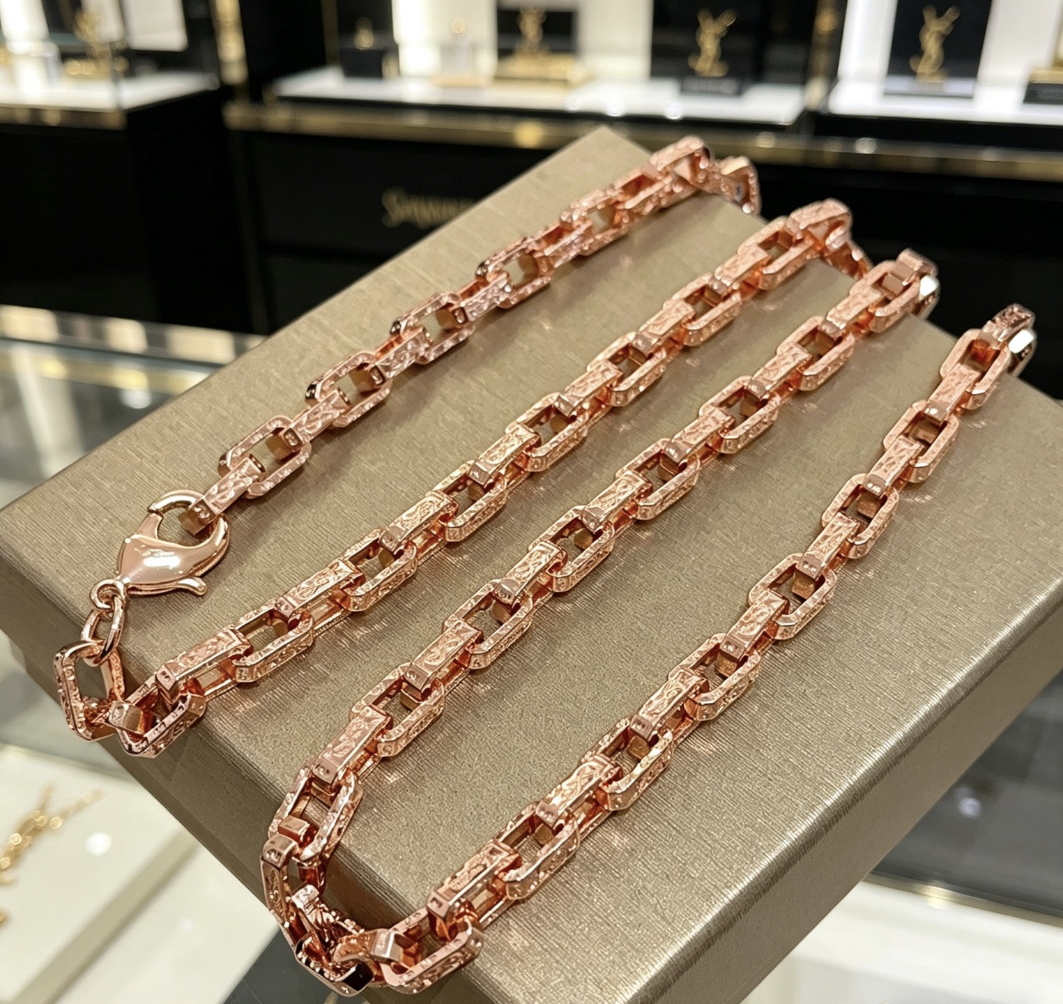 Saint Laurent V Textured Chain necklace Rose gold 60cm