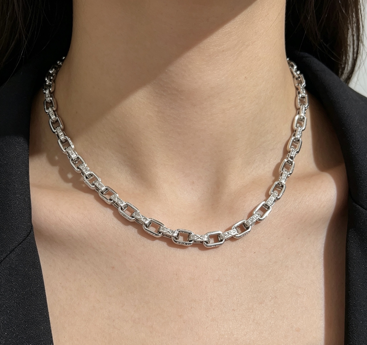 Saint Laurent DIVAS DREAM necklace silver-toned metal with clear pave stone accents 60cm