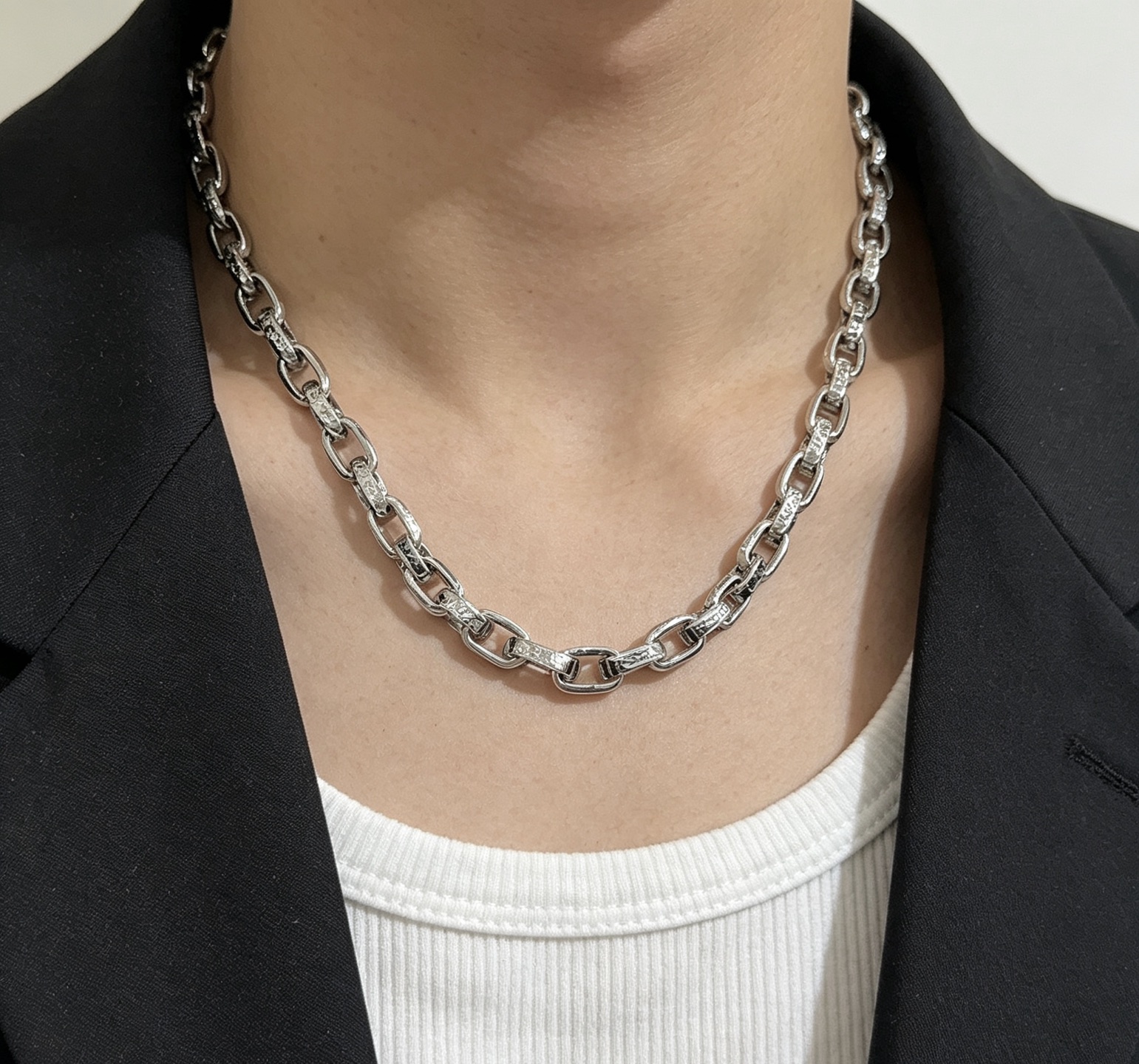 Saint Laurent DIVAS DREAM necklace silver-toned metal with clear pave stone accents 60cm