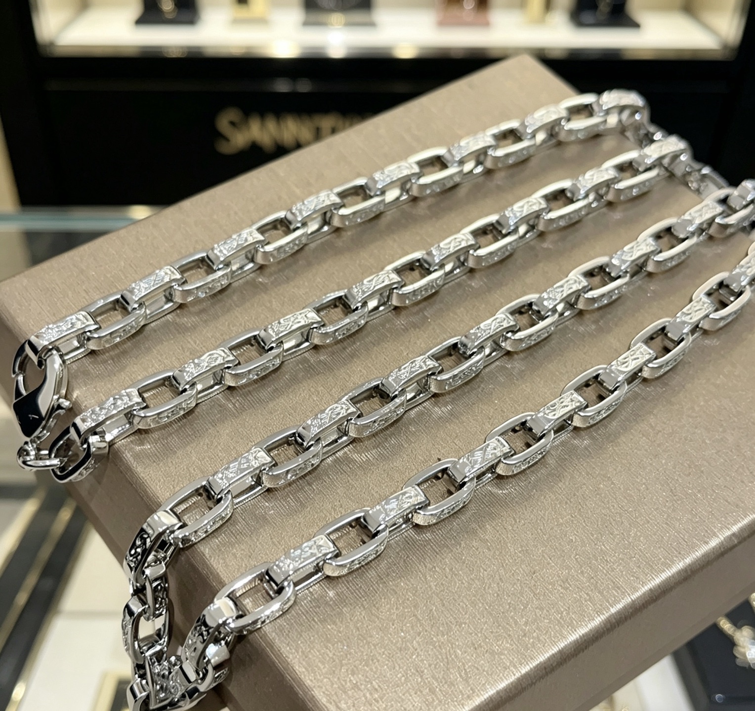 Saint Laurent DIVAS DREAM necklace silver-toned metal with clear pave stone accents 60cm