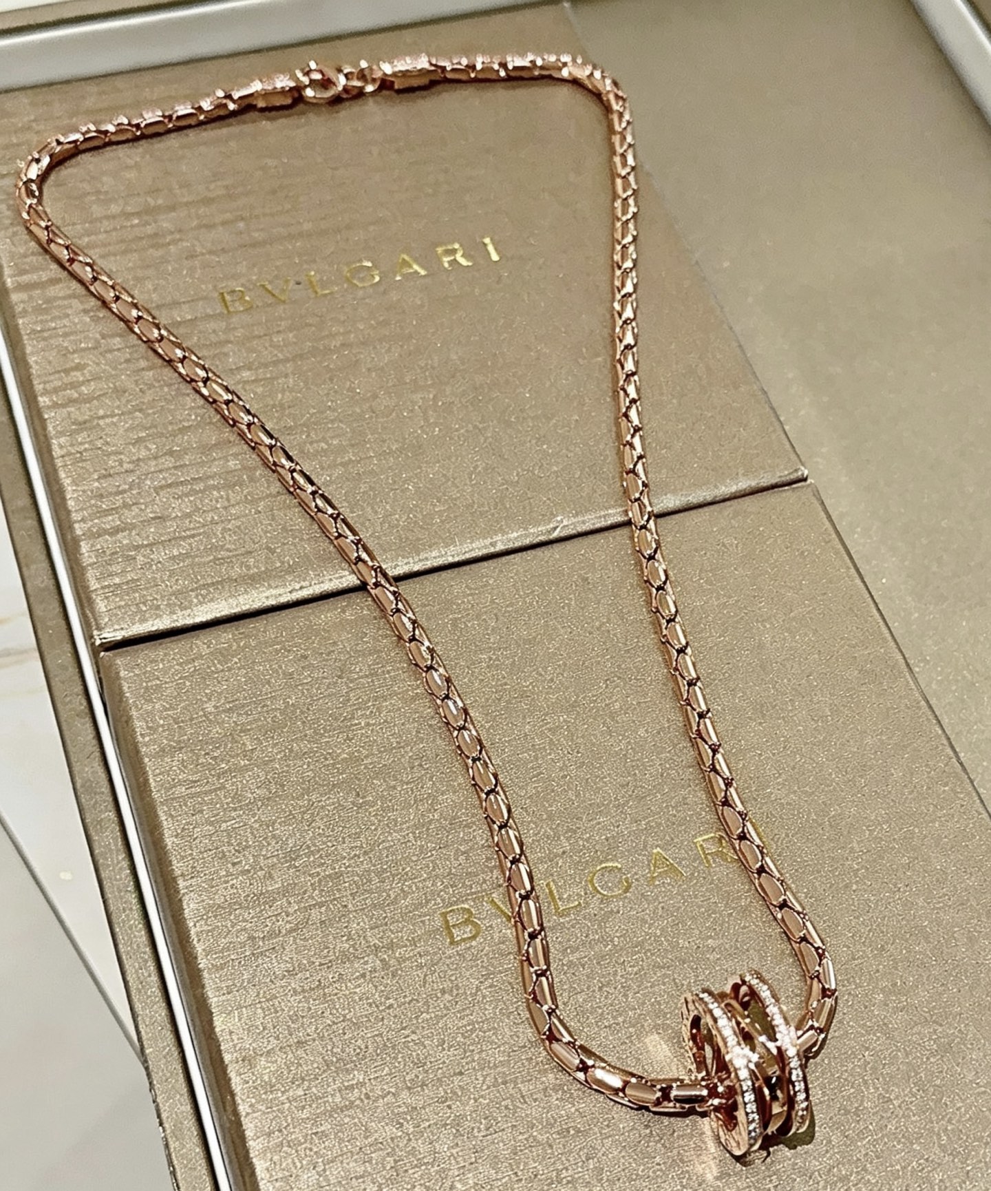 Bvlgari DIVAS DREAM necklace 18K rose gold with clear diamonds 60cm