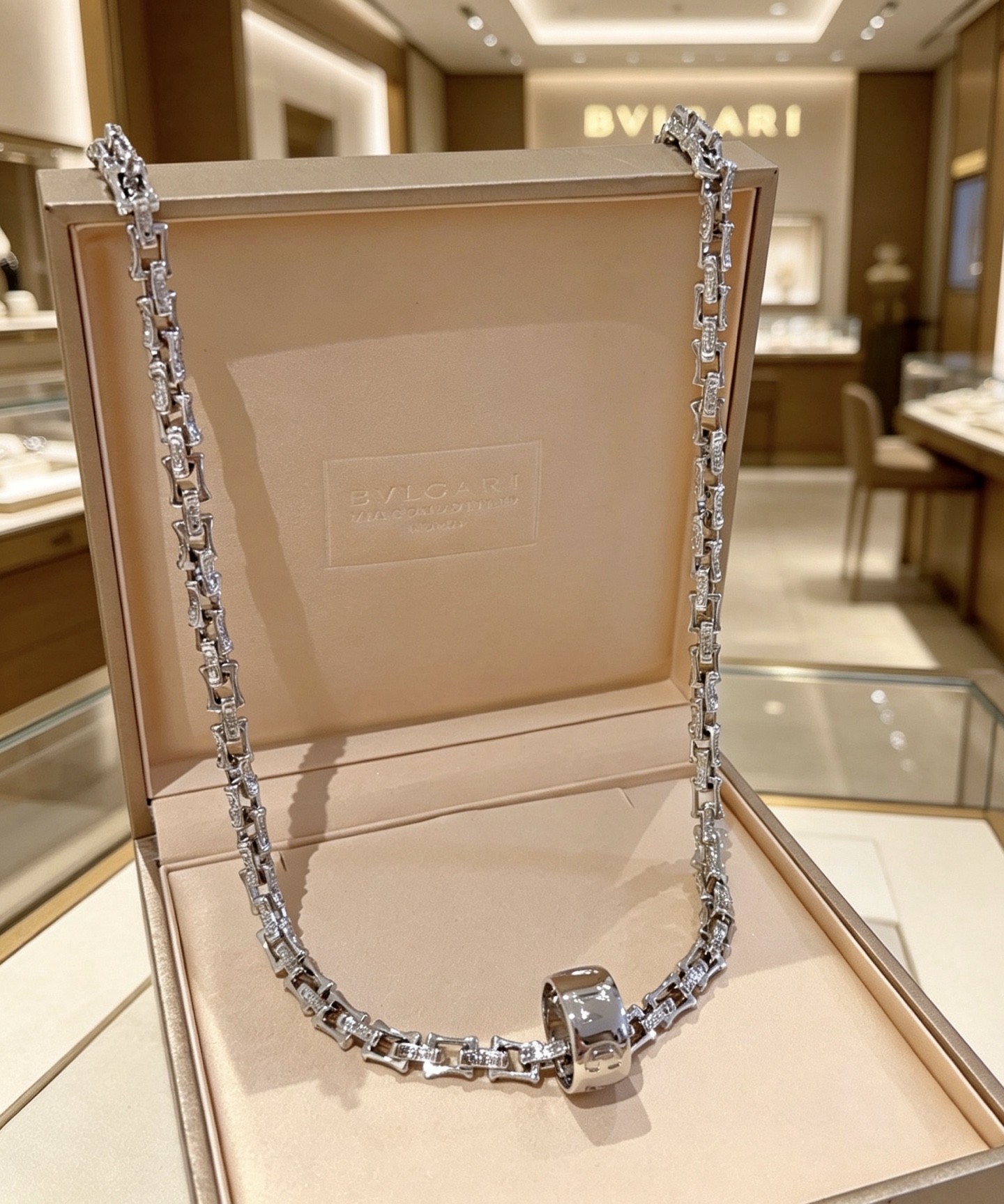Bvlgari Bvlgari V necklace 18K white gold with diamond accents 45cm