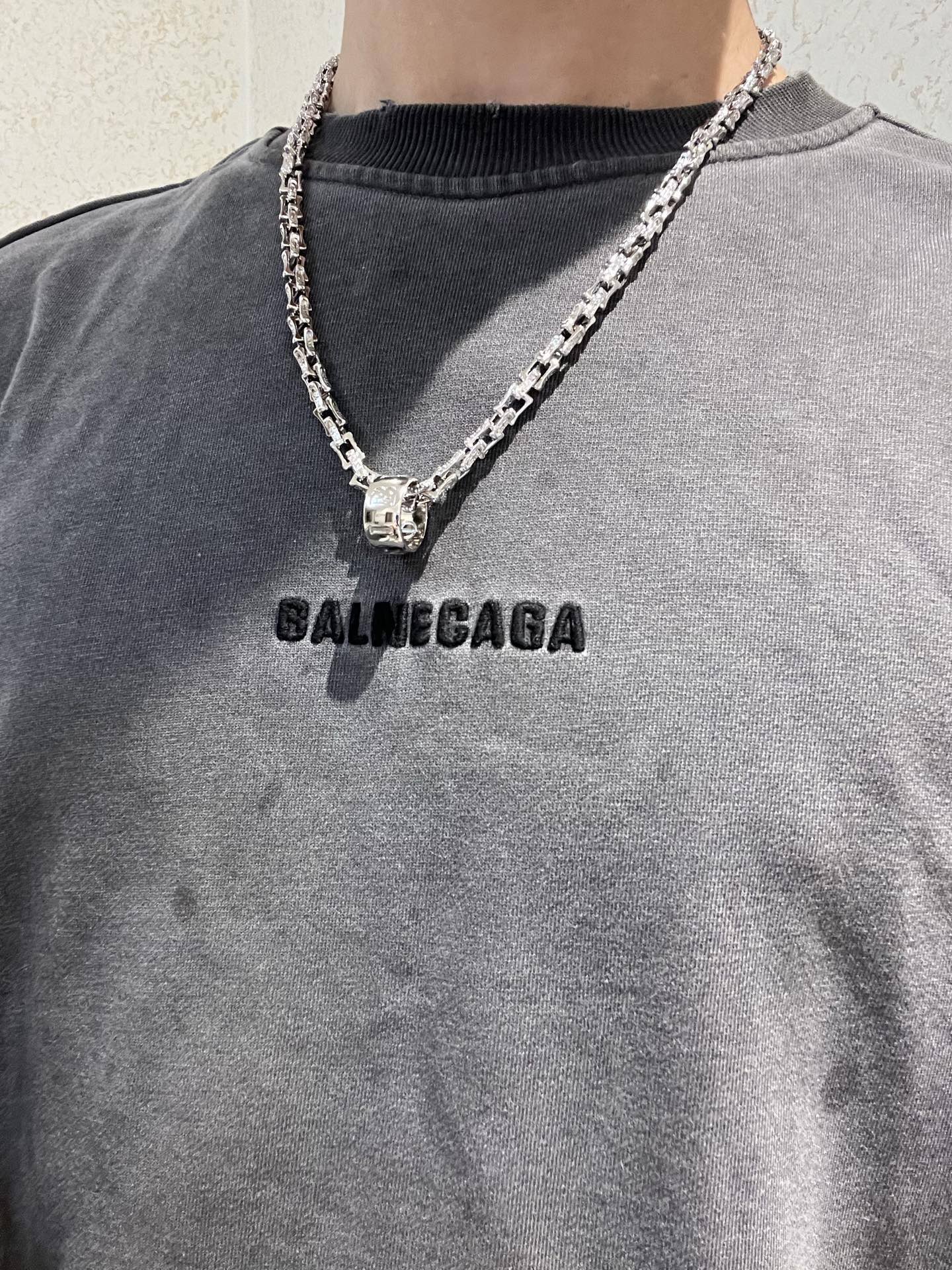 Bvlgari Bvlgari V necklace 18K white gold with diamond accents 45cm