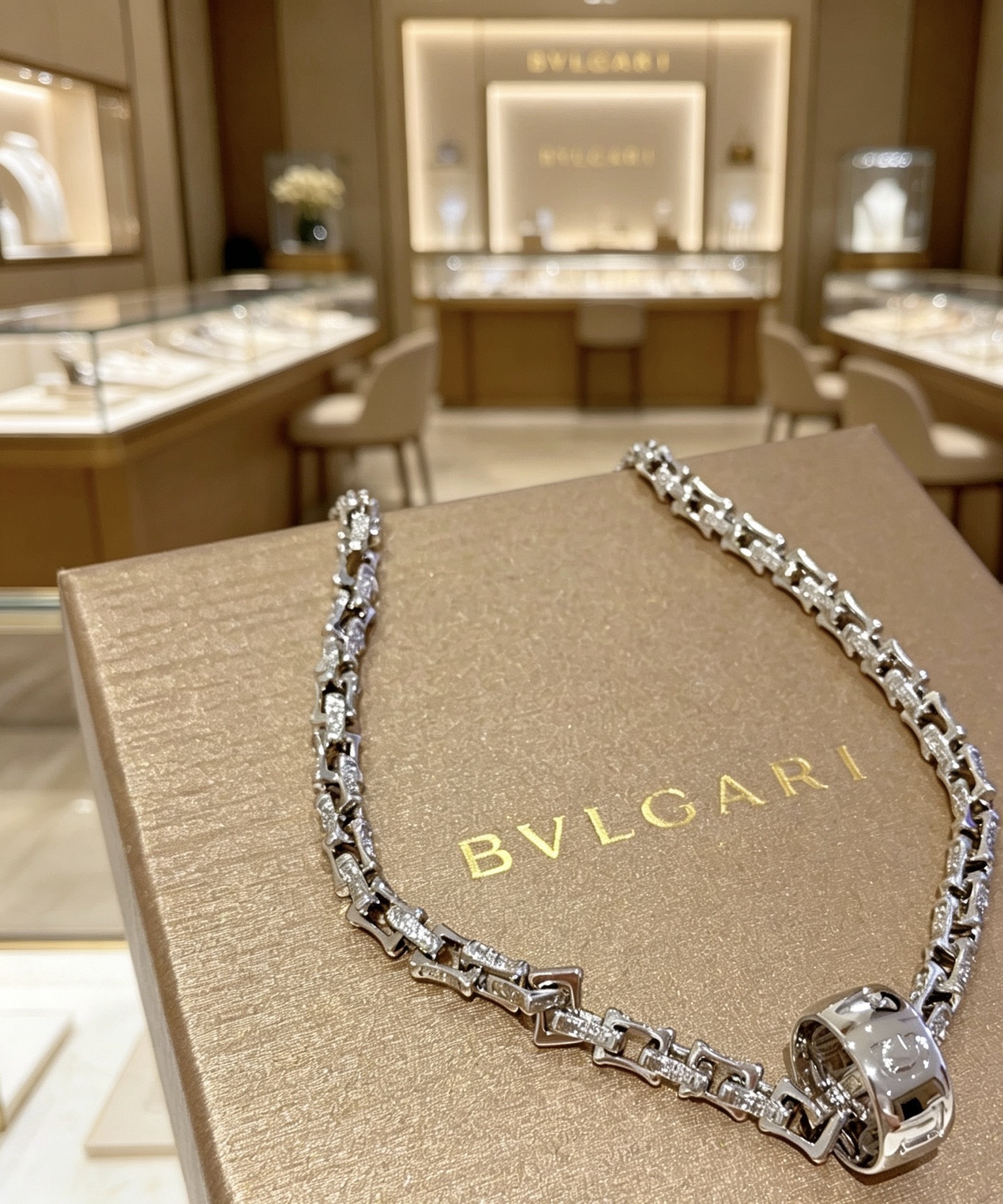 Bvlgari Bvlgari V necklace 18K white gold with diamond accents 45cm