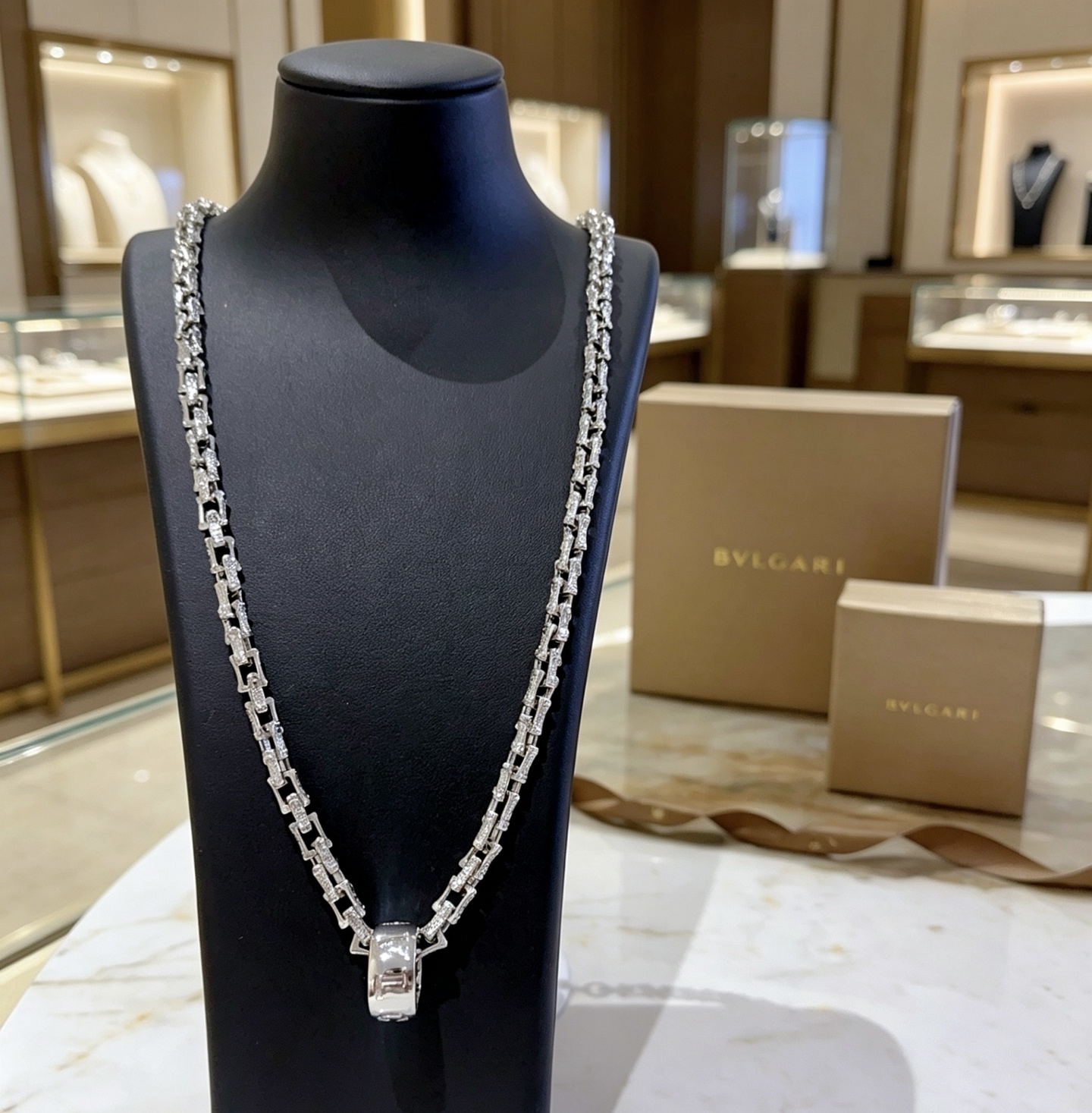 Bvlgari Bvlgari V necklace 18K white gold with diamond accents 45cm