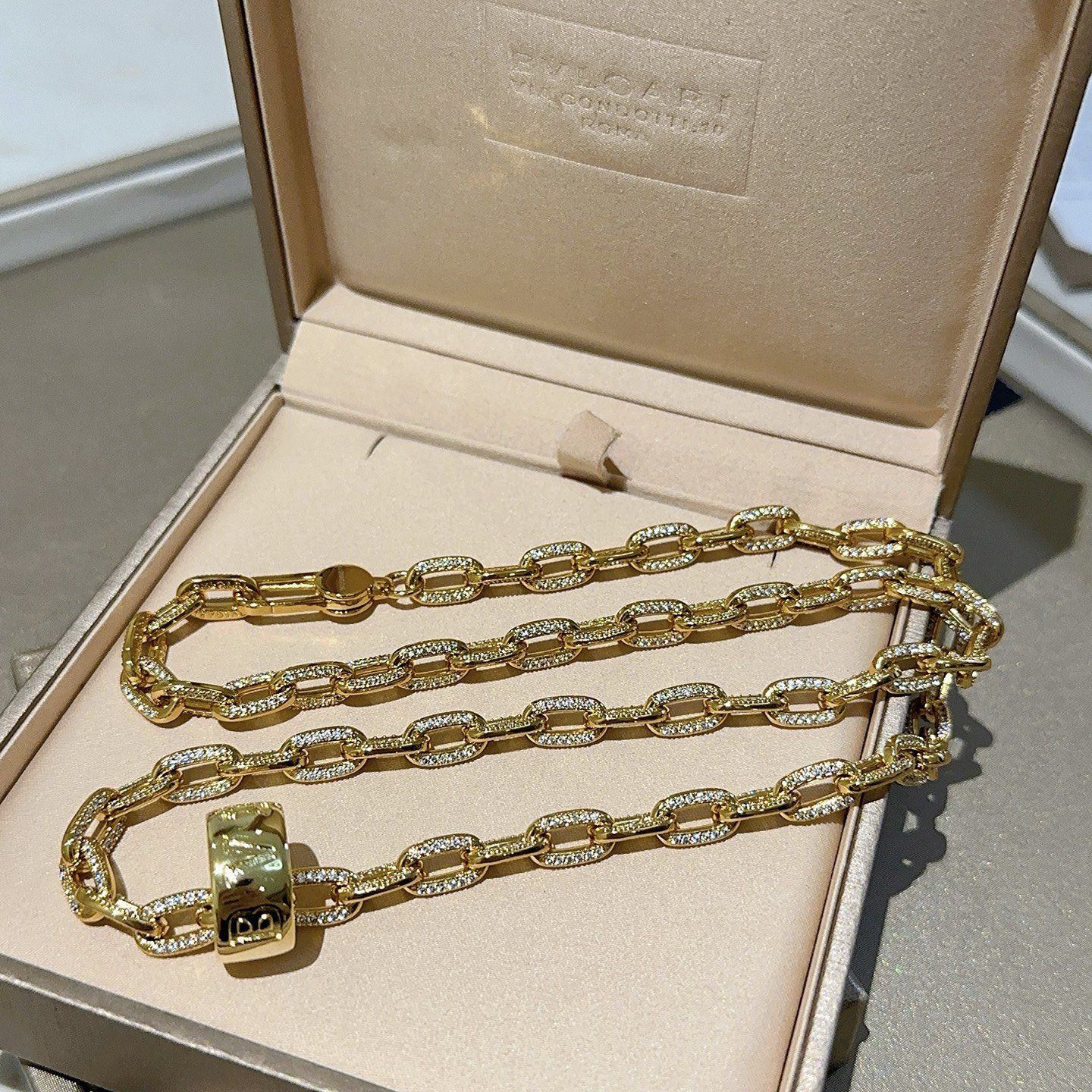 Bvlgari DIVAS DREAM necklace yellow gold with clear pave diamonds 60cm