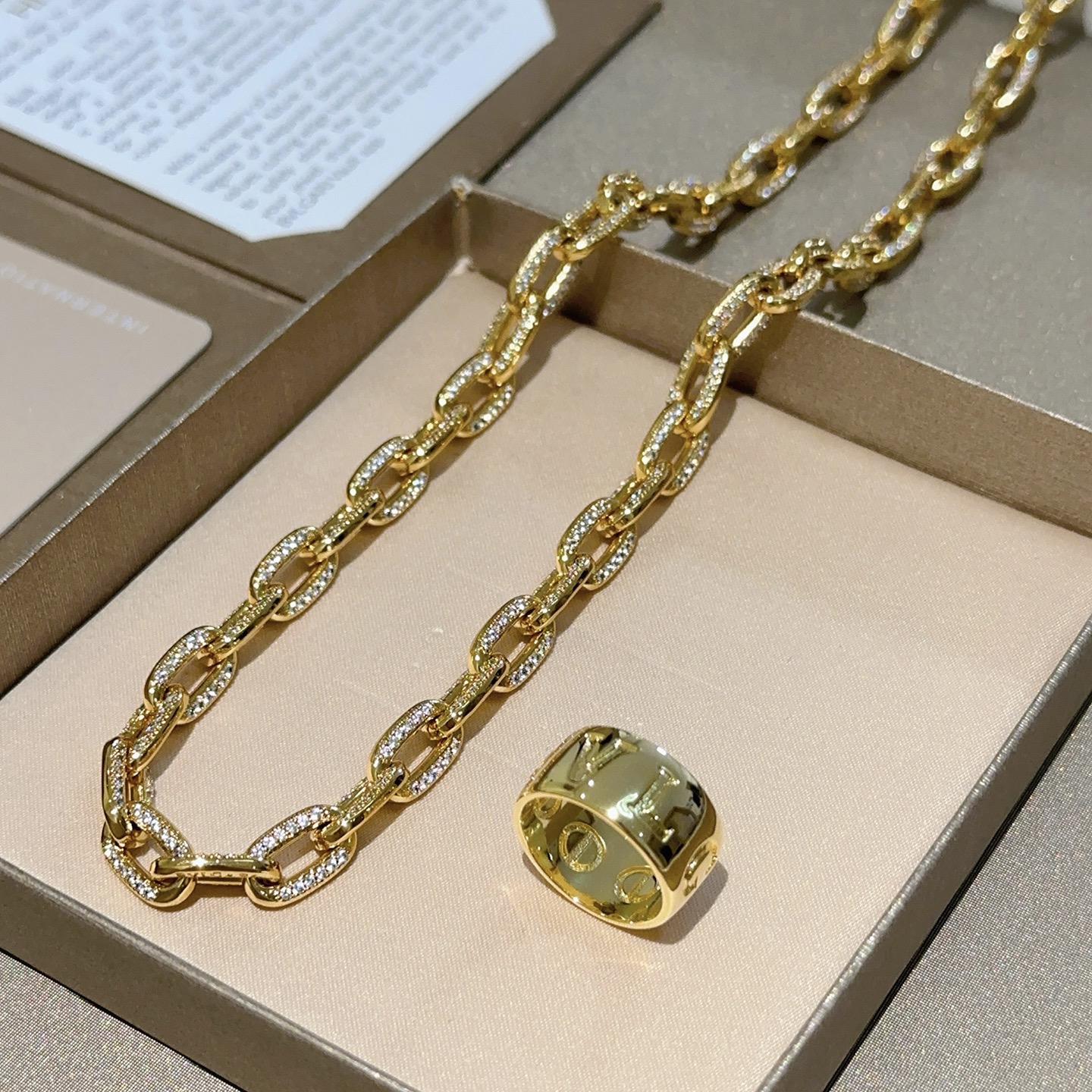 Bvlgari DIVAS DREAM necklace yellow gold with clear pave diamonds 60cm