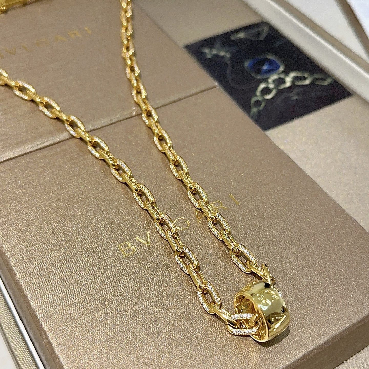 Bvlgari DIVAS DREAM necklace yellow gold with clear pave diamonds 60cm