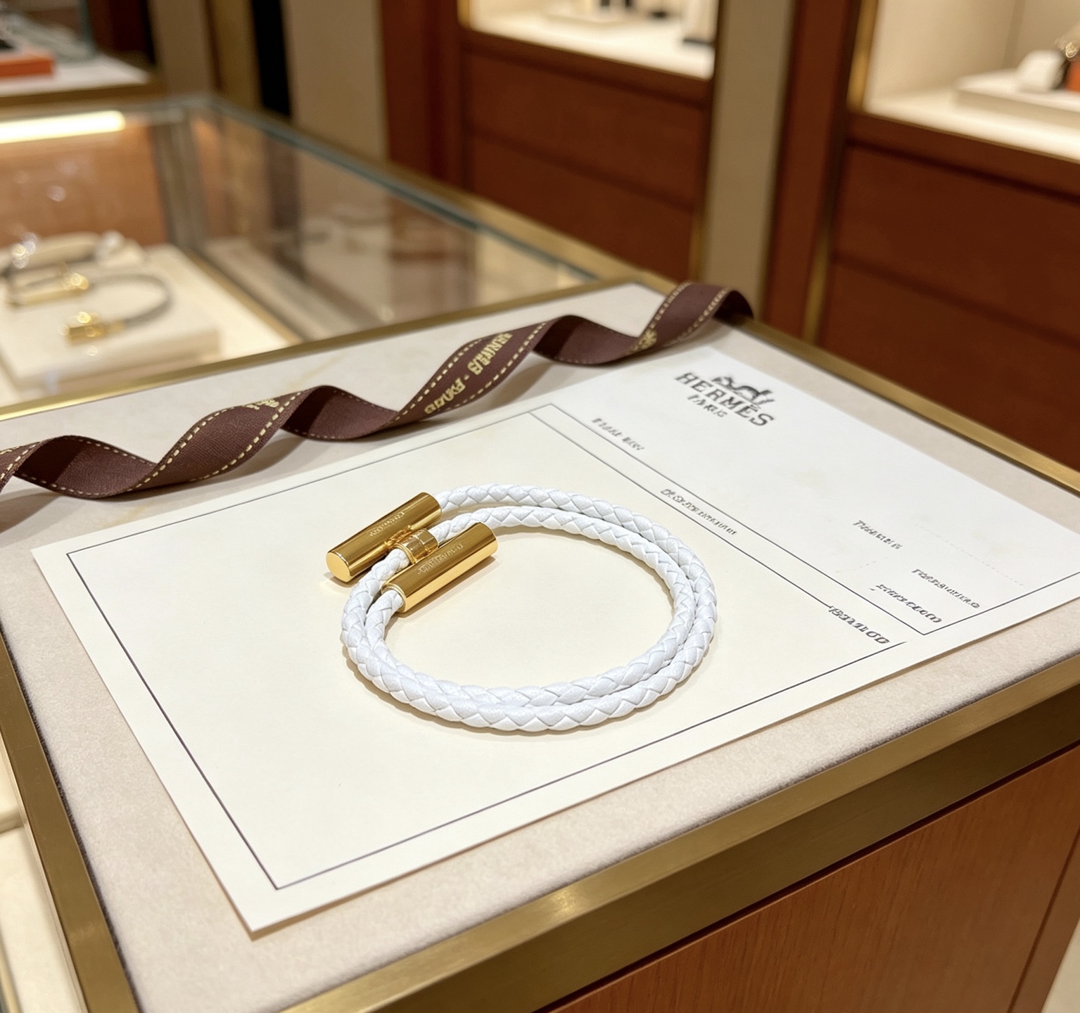 Pulsera Hermes Tournis Tresse Cuero trenzado blanco con herrajes de metal chapado en oro T3 17cm
