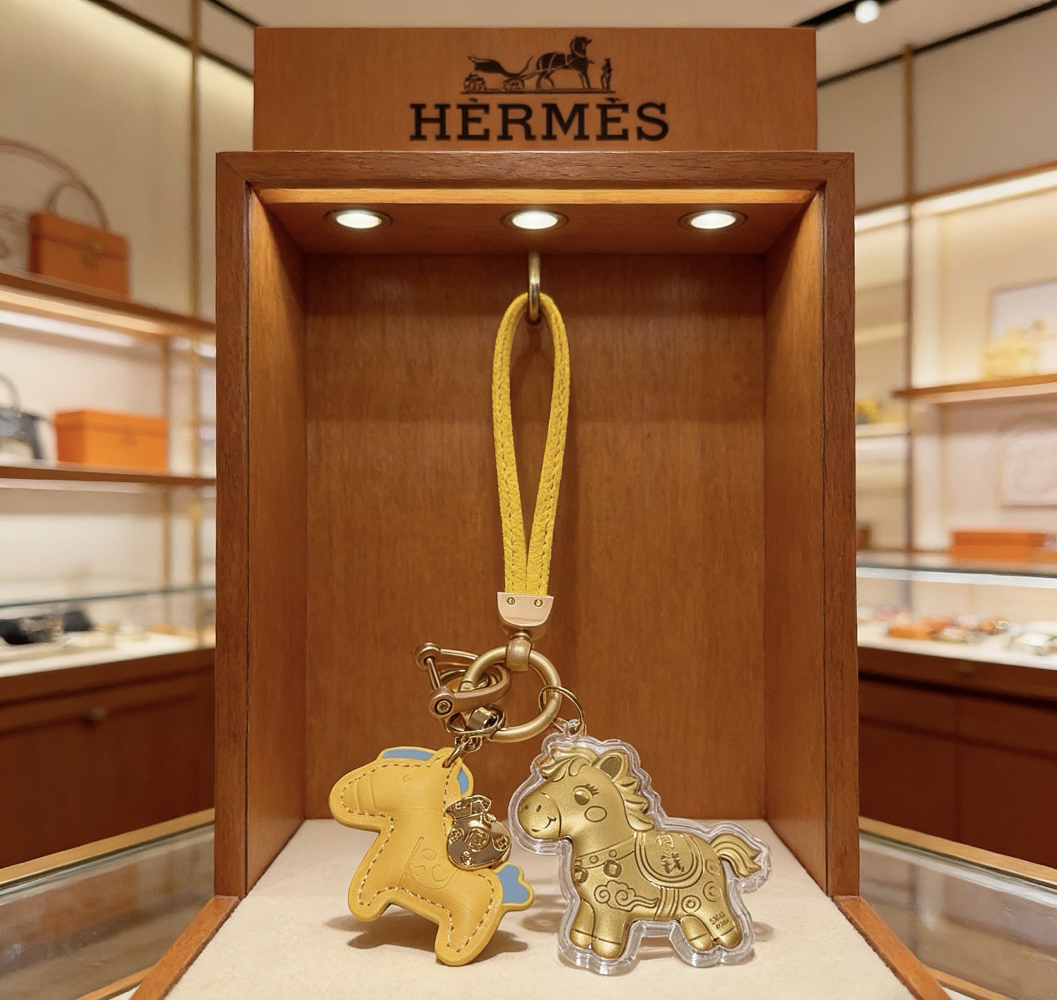 Hermes rodeo cavalo charme chaveiro pingente de couro amarelo ouro-tom metal azul claro acentos de couro 12cm comprimento total