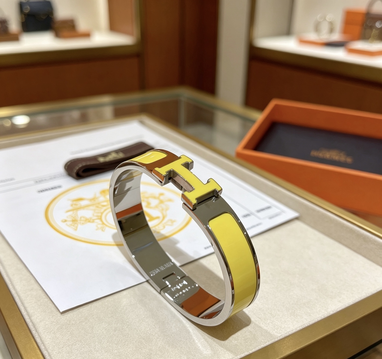 Bracciale Hermes Clic H in metallo placcato palladio con smalto giallo PM