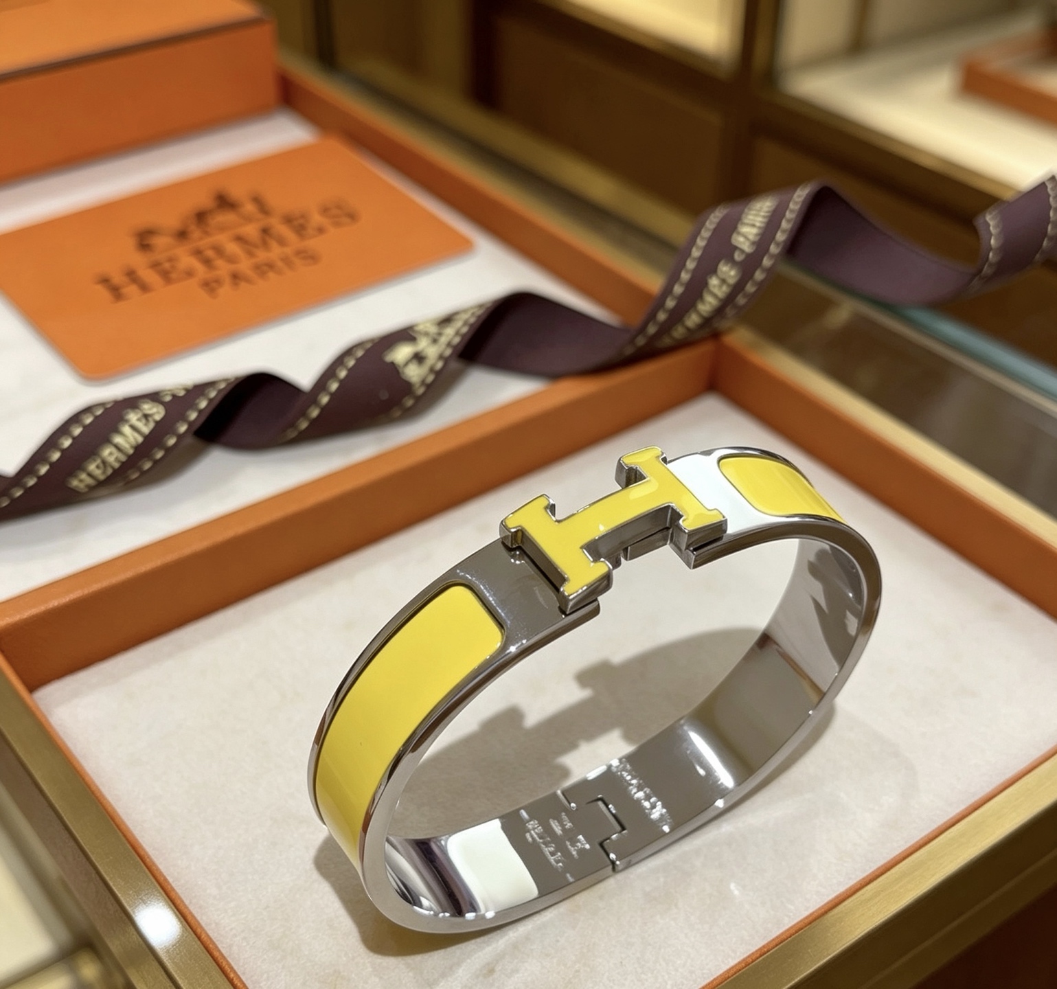 Bracciale Hermes Clic H in metallo placcato palladio con smalto giallo PM