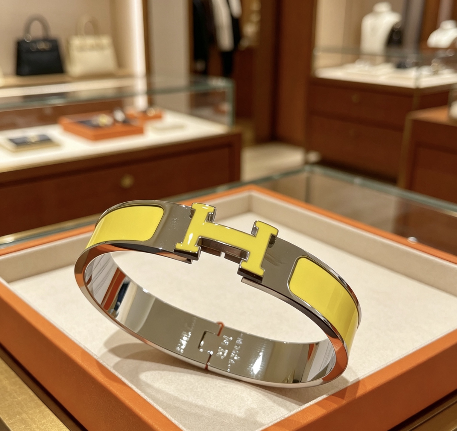 Bracciale Hermes Clic H in metallo placcato palladio con smalto giallo PM