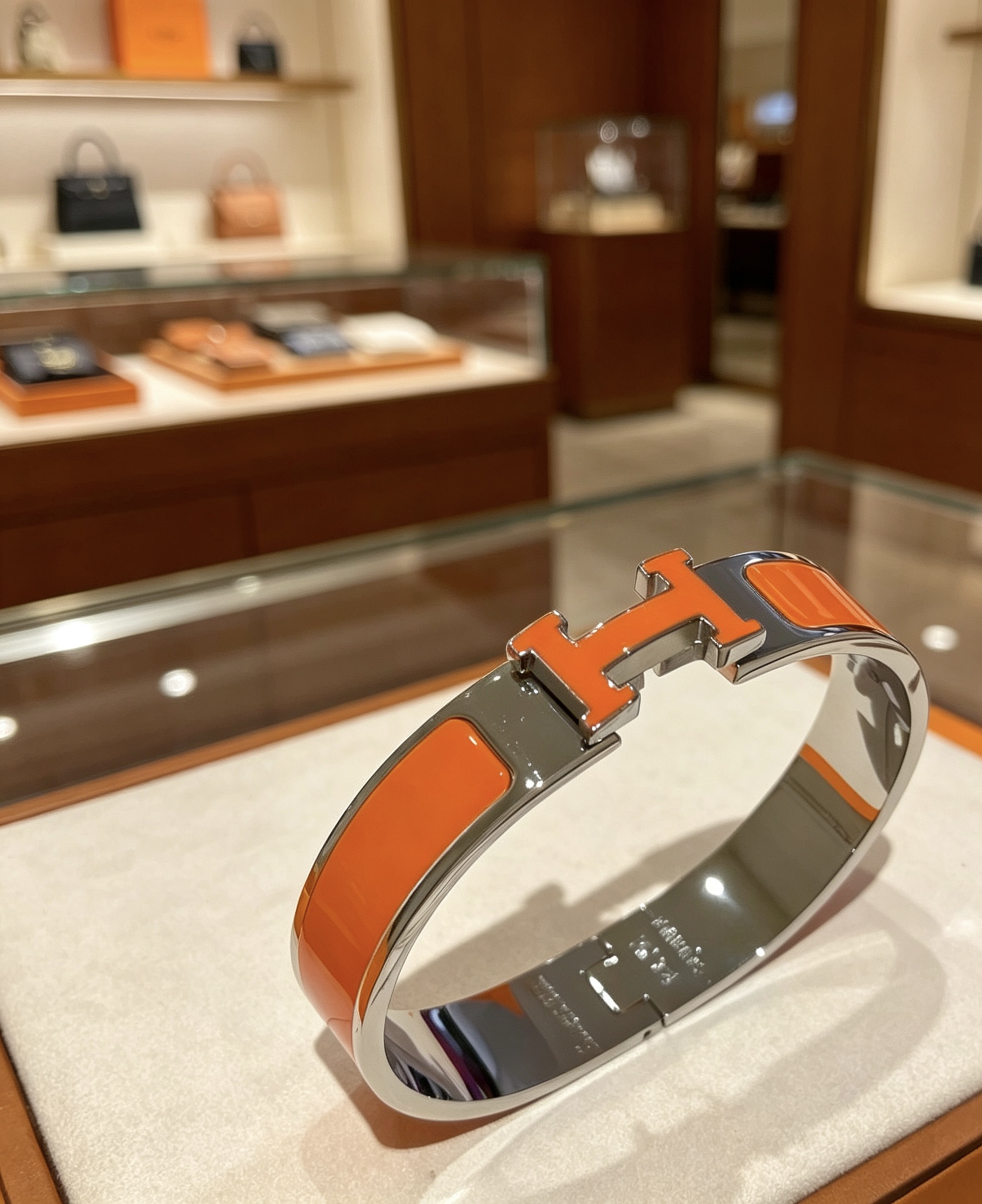 Bracciale Hermes Clic H in metallo argentato placcato palladio smalto arancione PM