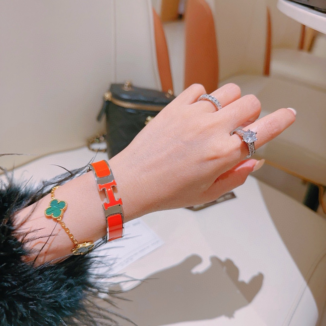 Bracciale Hermes Clic H in metallo argentato placcato palladio smalto arancione PM
