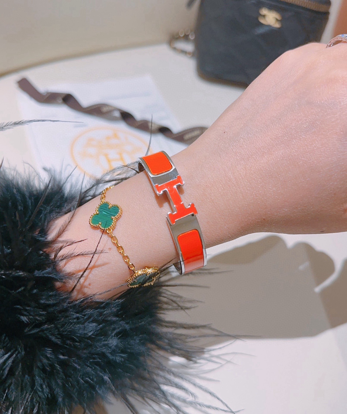 Bracciale Hermes Clic H in metallo argentato placcato palladio smalto arancione PM
