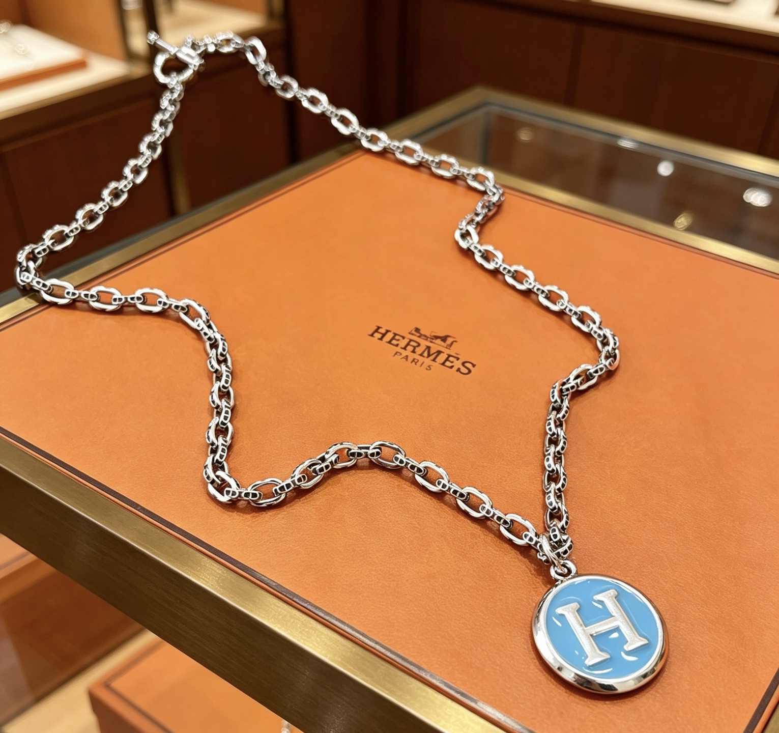 Collana Hermes H Equipe metallo argentato con smalto azzurro 60 cm