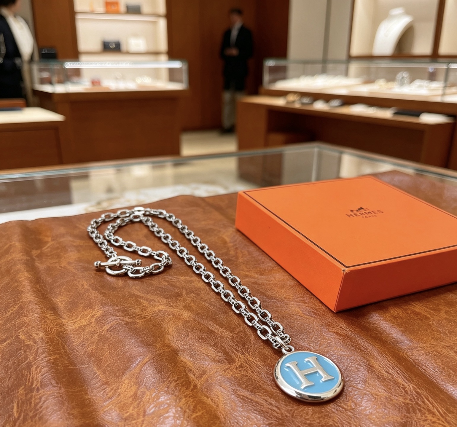 Collana Hermes H Equipe metallo argentato con smalto azzurro 60 cm