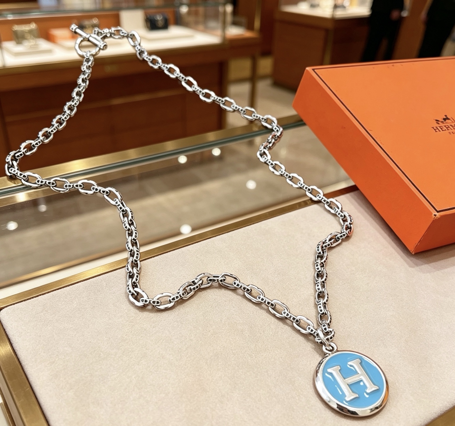Collana Hermes H Equipe metallo argentato con smalto azzurro 60 cm