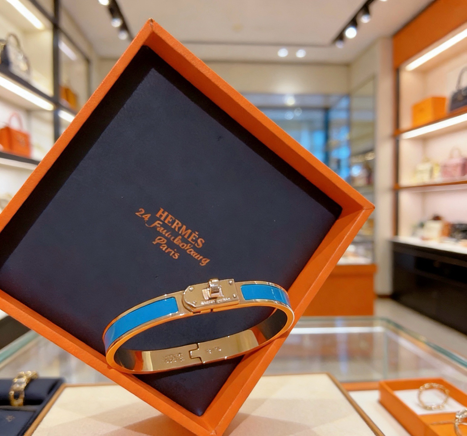 Bracelet Hermes Kelly métal doré rose et émail bleu PM