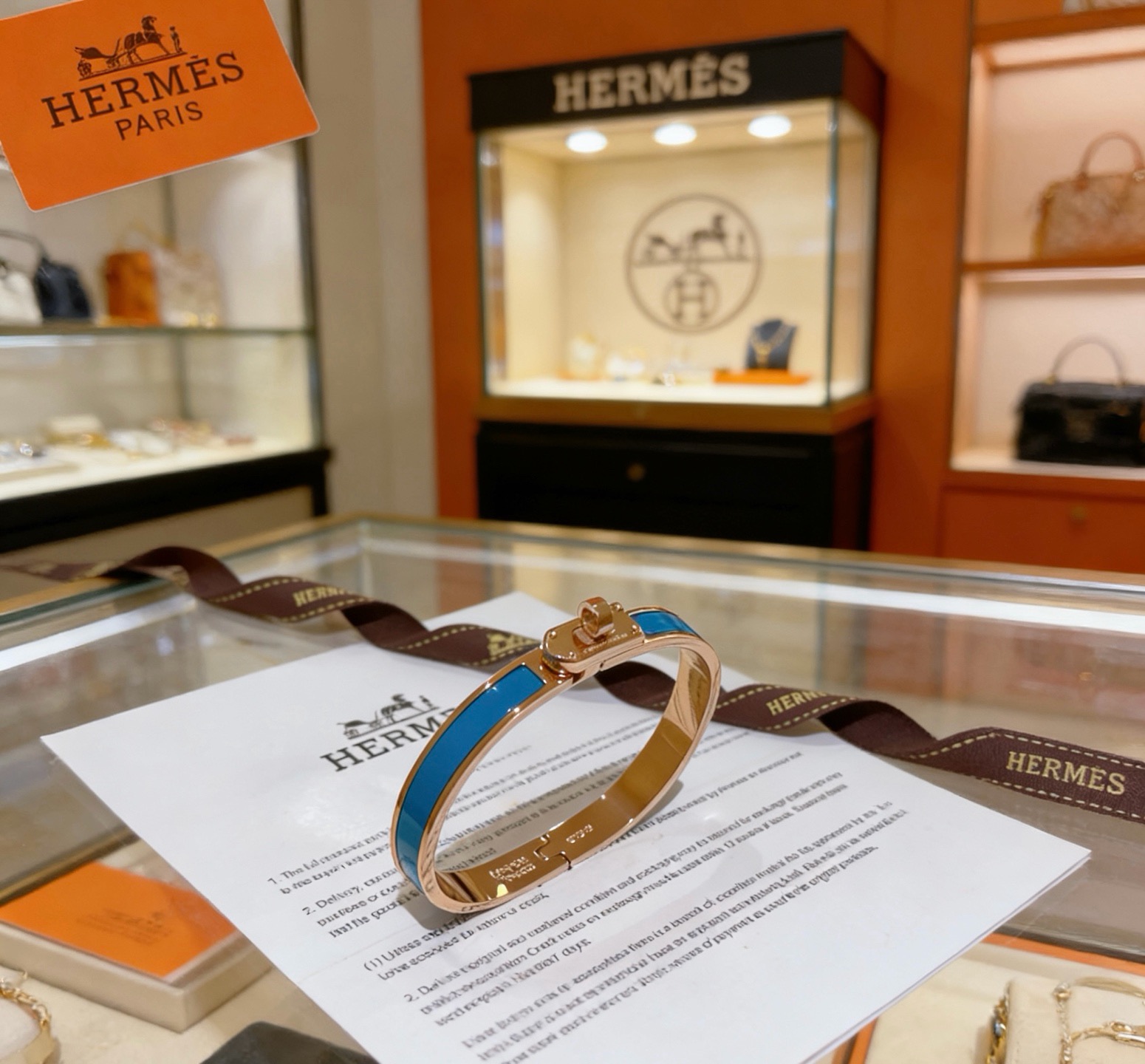 Bracelet Hermes Kelly métal doré rose et émail bleu PM