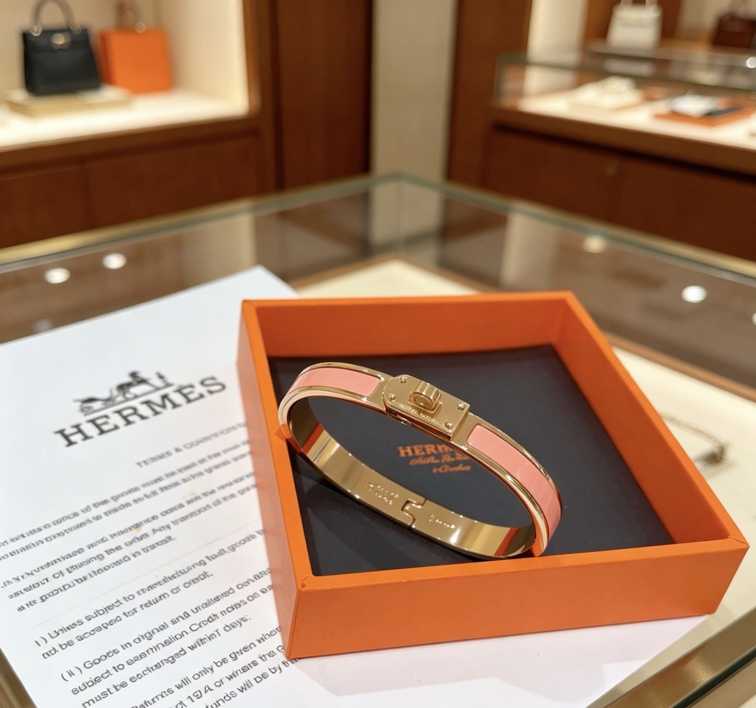 Pulseira Hermes Mini Clic Kelly Metal banhado a ouro rosa com incrustações de esmalte rosa circunferência interna de 17 cm