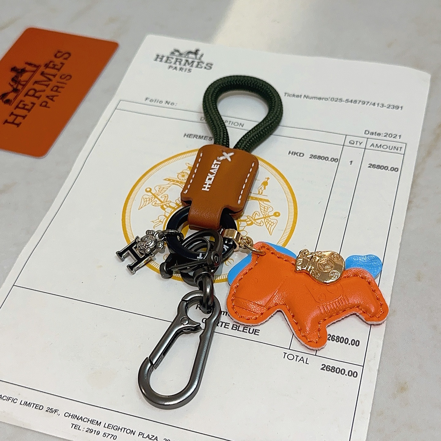 Hermes Rodeo Horse Charm Porte-clés pendentif Breloque cheval en cuir orange avec accents bleus bracelet en cuir marron cordon tressé vert foncé matériel en bronze à canon breloque de sac d'argent doré breloque logo H argenté 10 cm de longueur totale