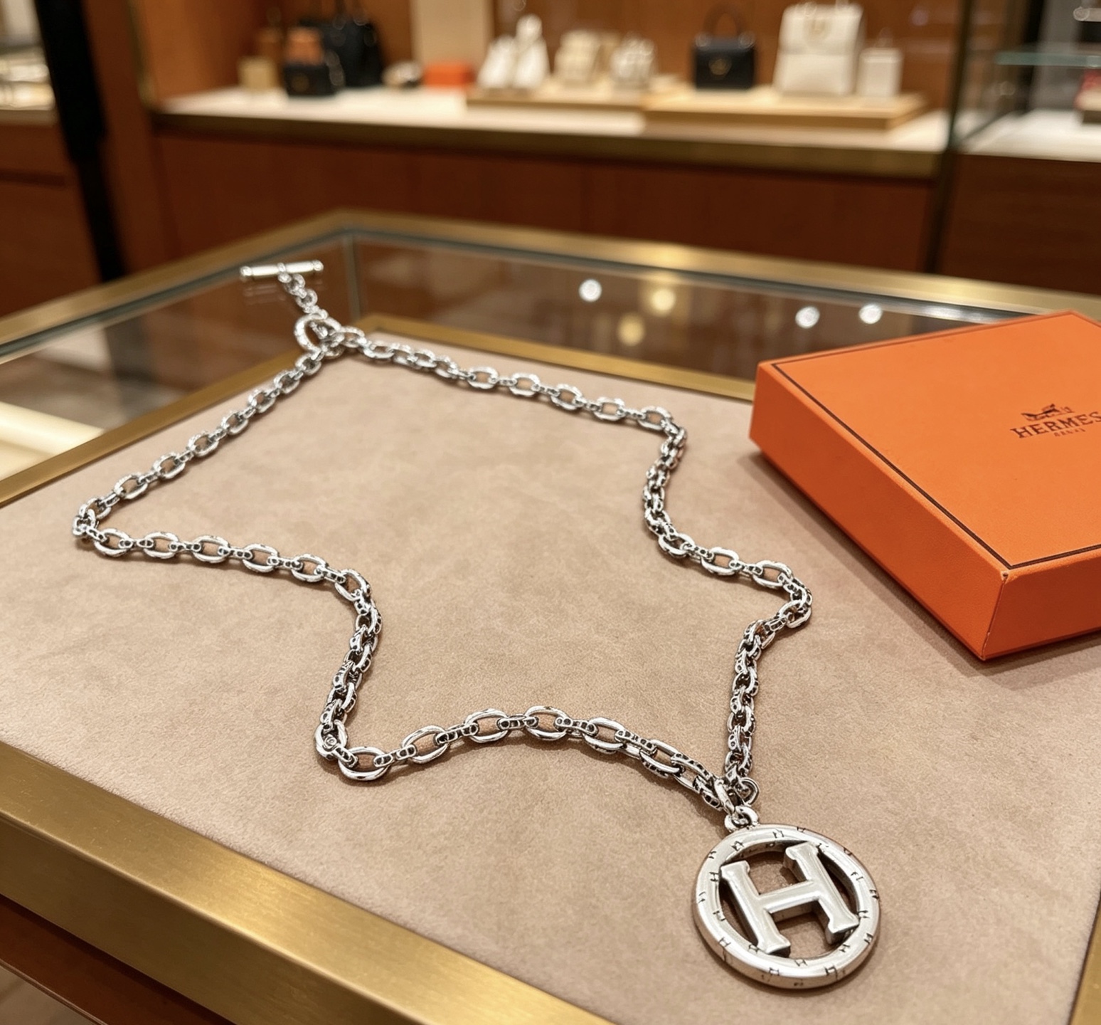 Collana Hermes H Logo con ciondolo a catena Collana in metallo color argento senza pietre preziose 50 cm