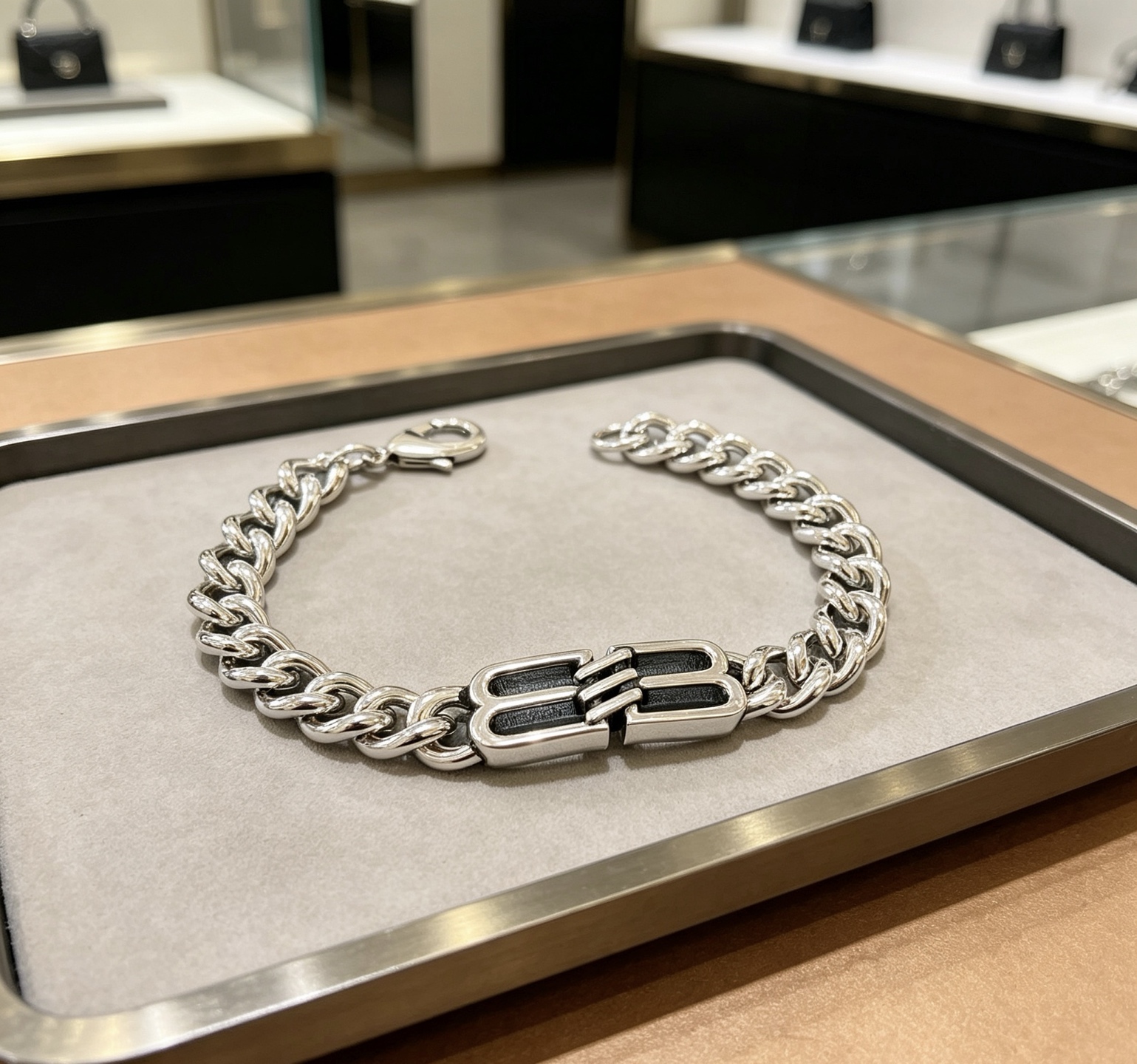 Luxury necklace 24cm