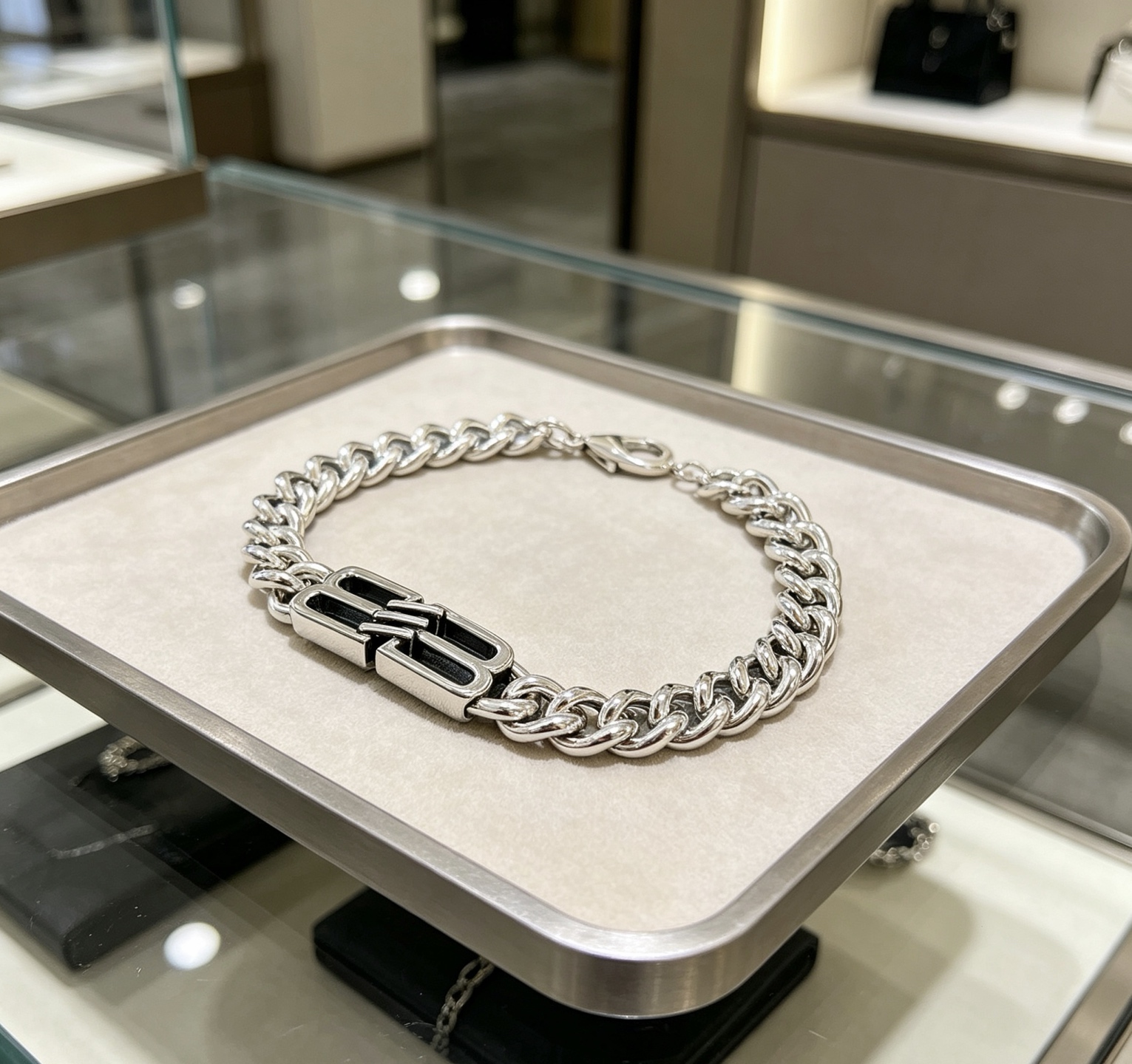 Luxury necklace 24cm