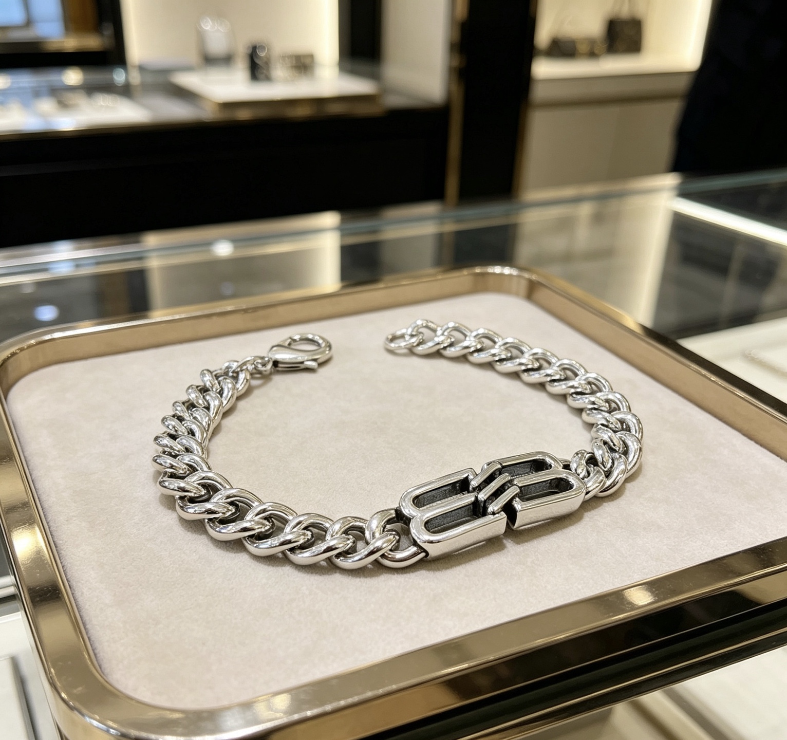 Luxury necklace 24cm