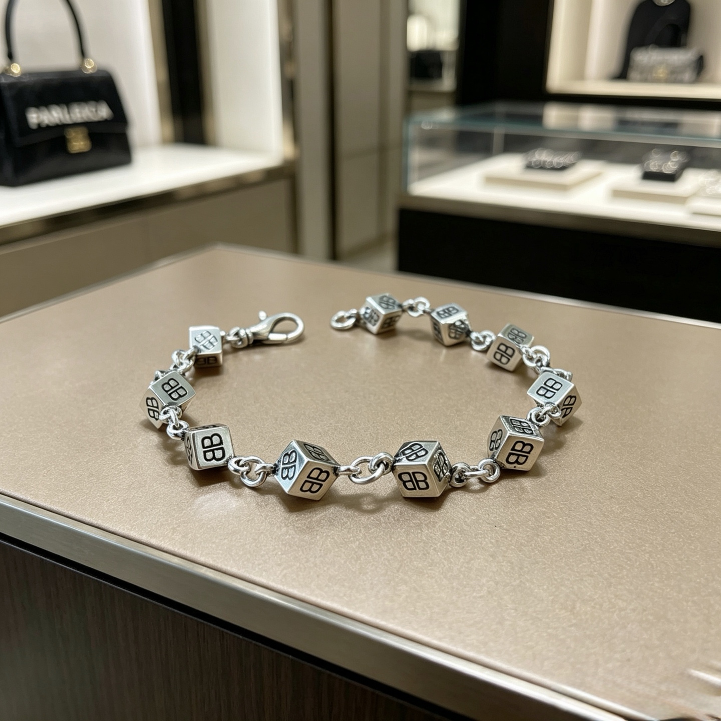 Luxury necklace 25cm