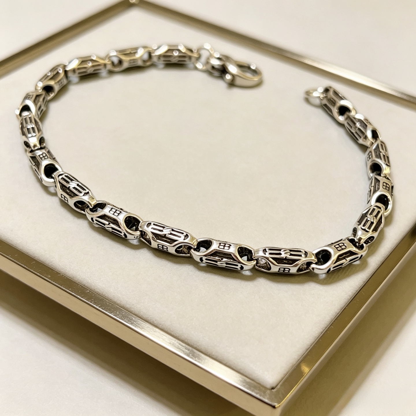 Luxury necklace 24cm