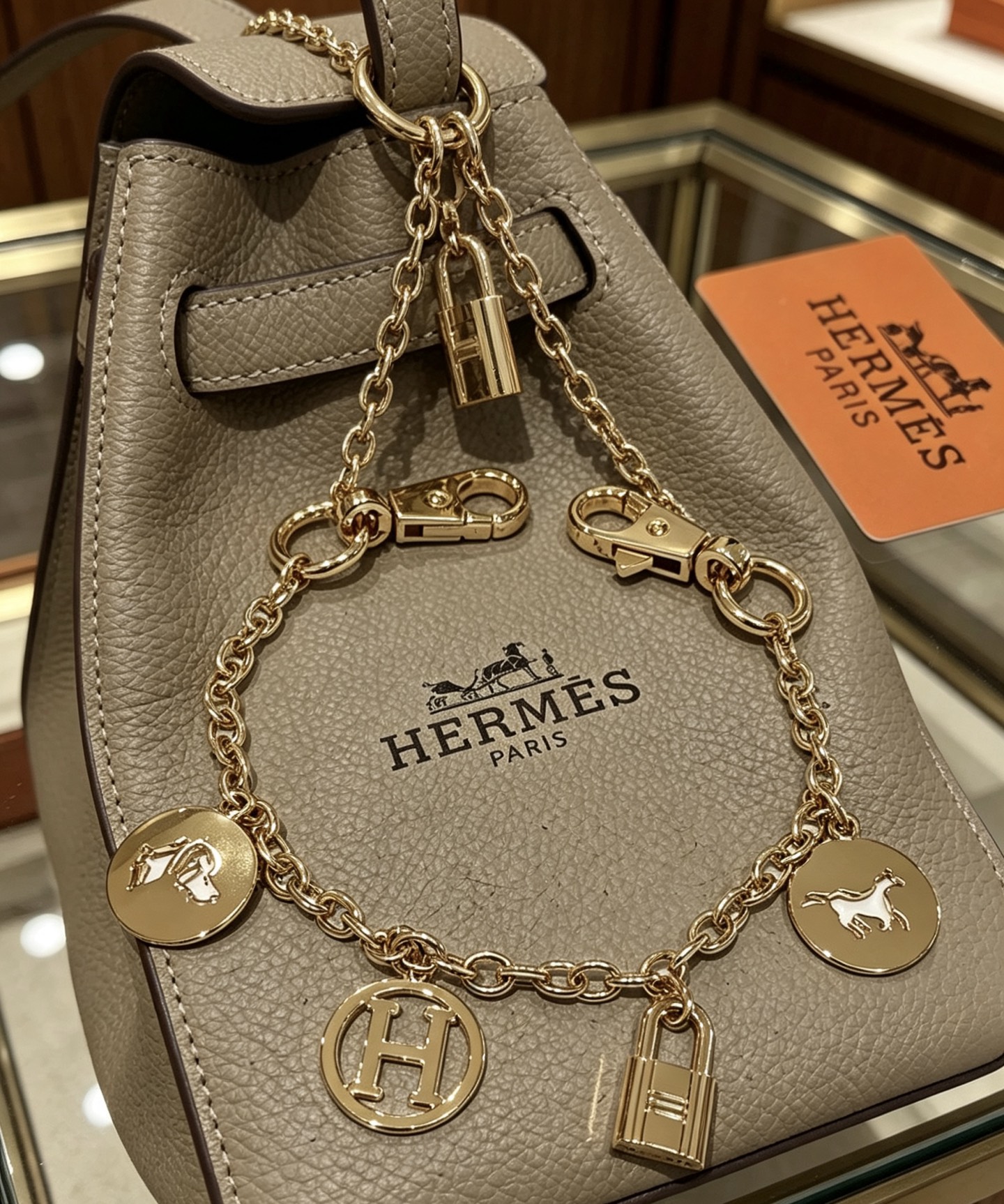 Bracciale Hermes Olga Charm Chain in metallo color oro 18 cm