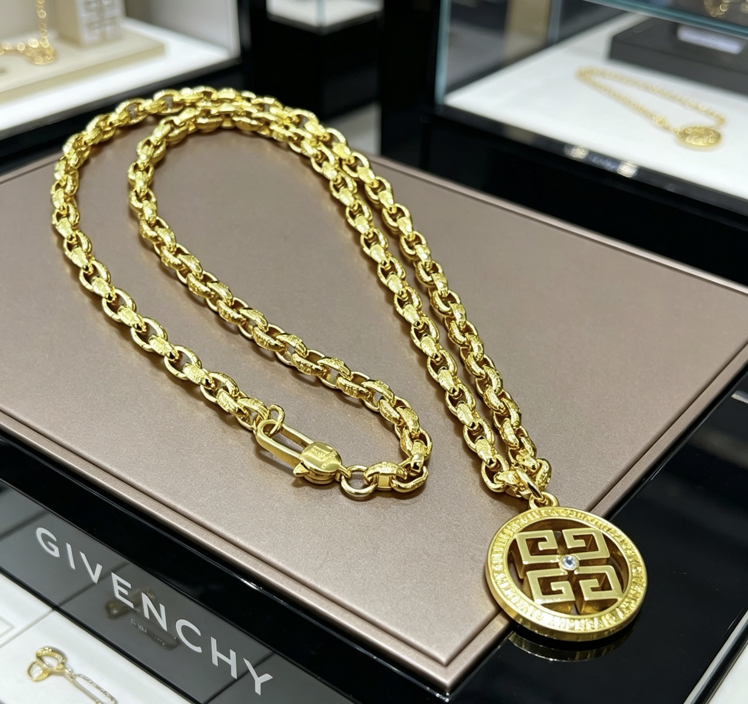 Luxury necklace
