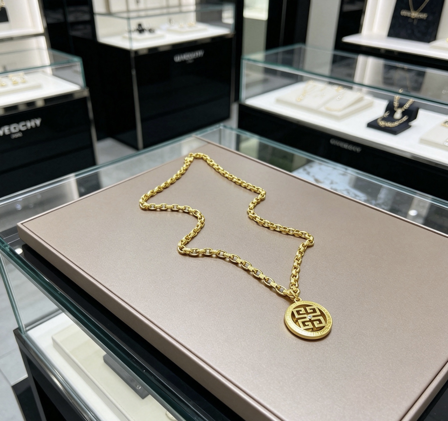 Luxury necklace