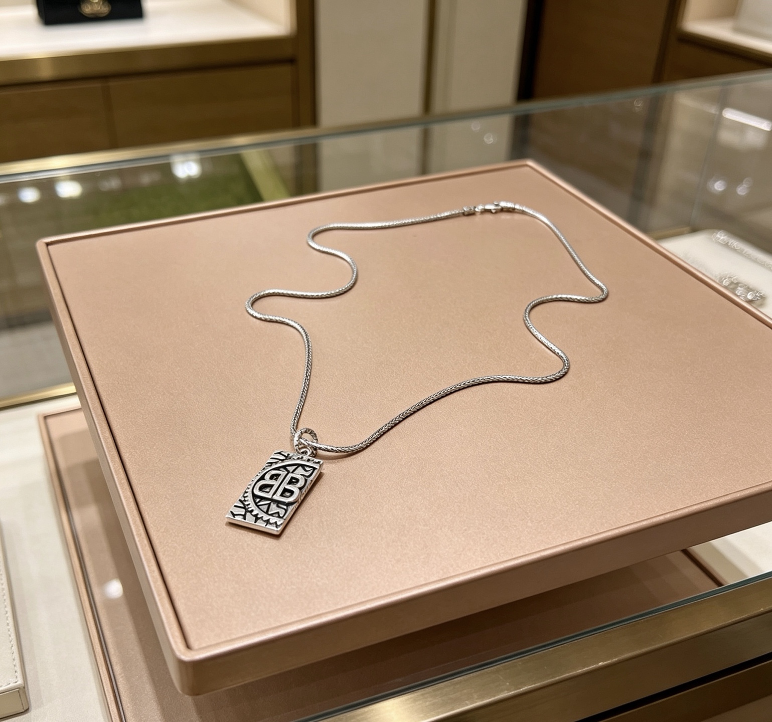 Luxury necklace