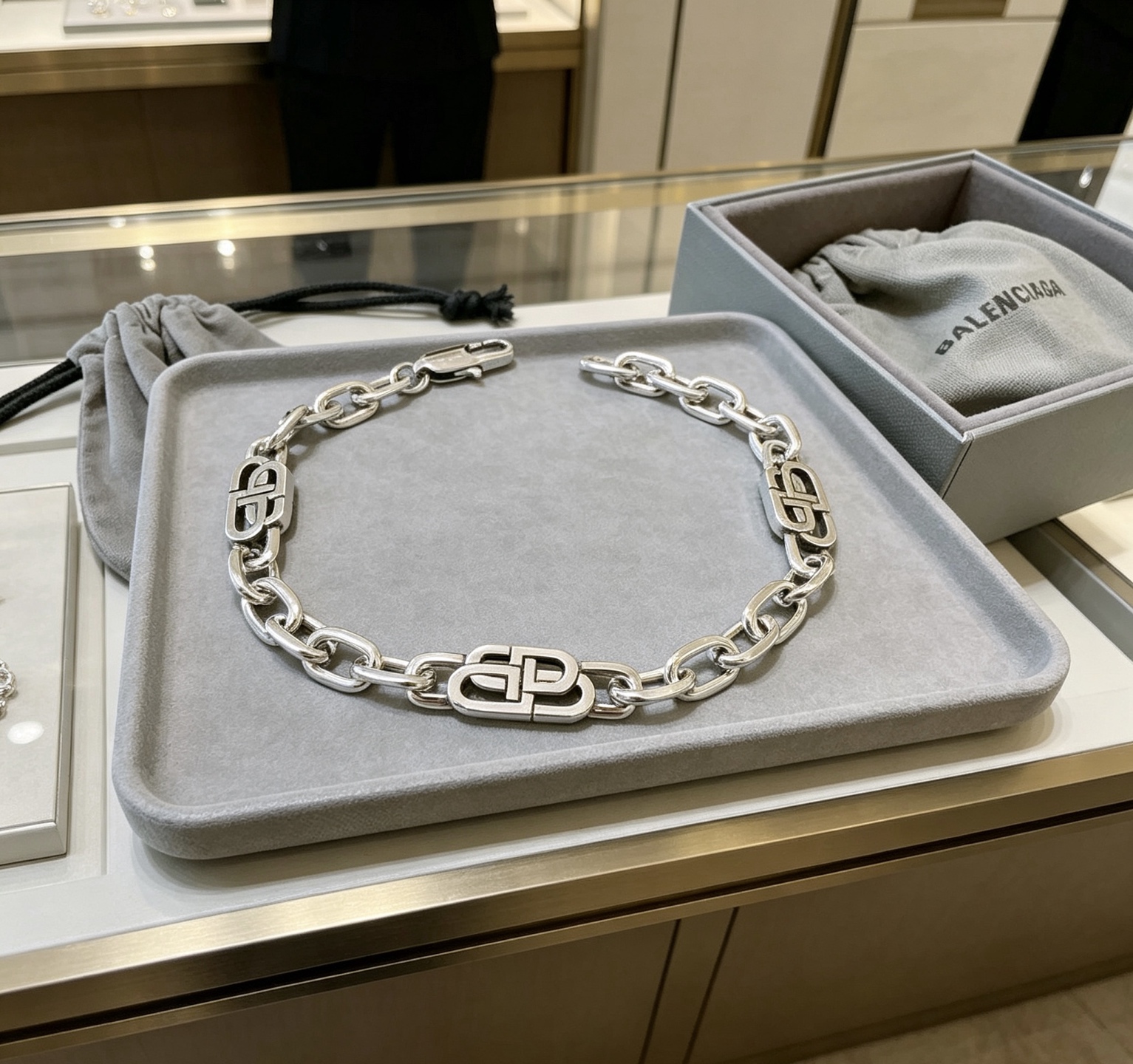 Luxury necklace 24cm