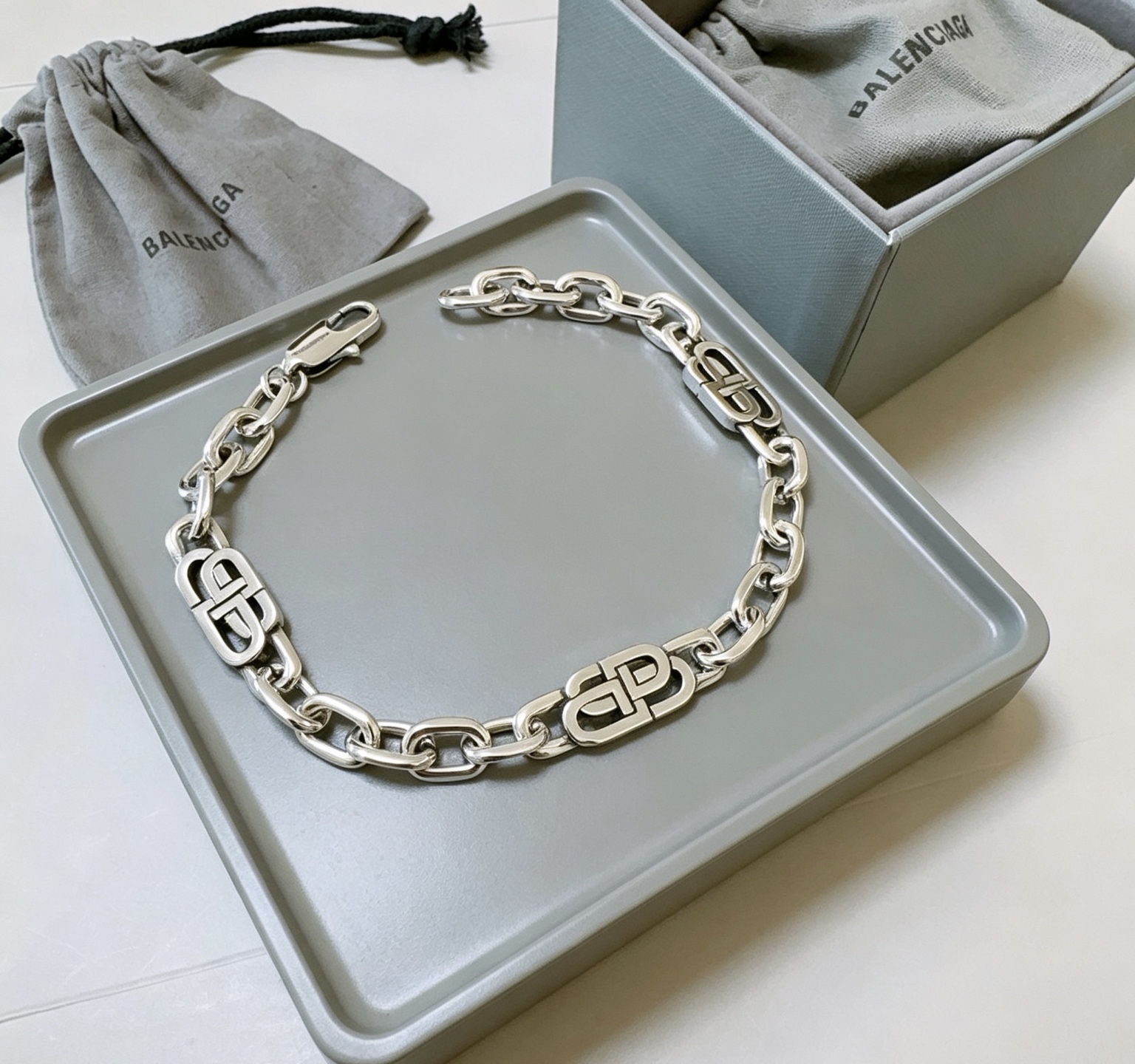 Luxury necklace 24cm