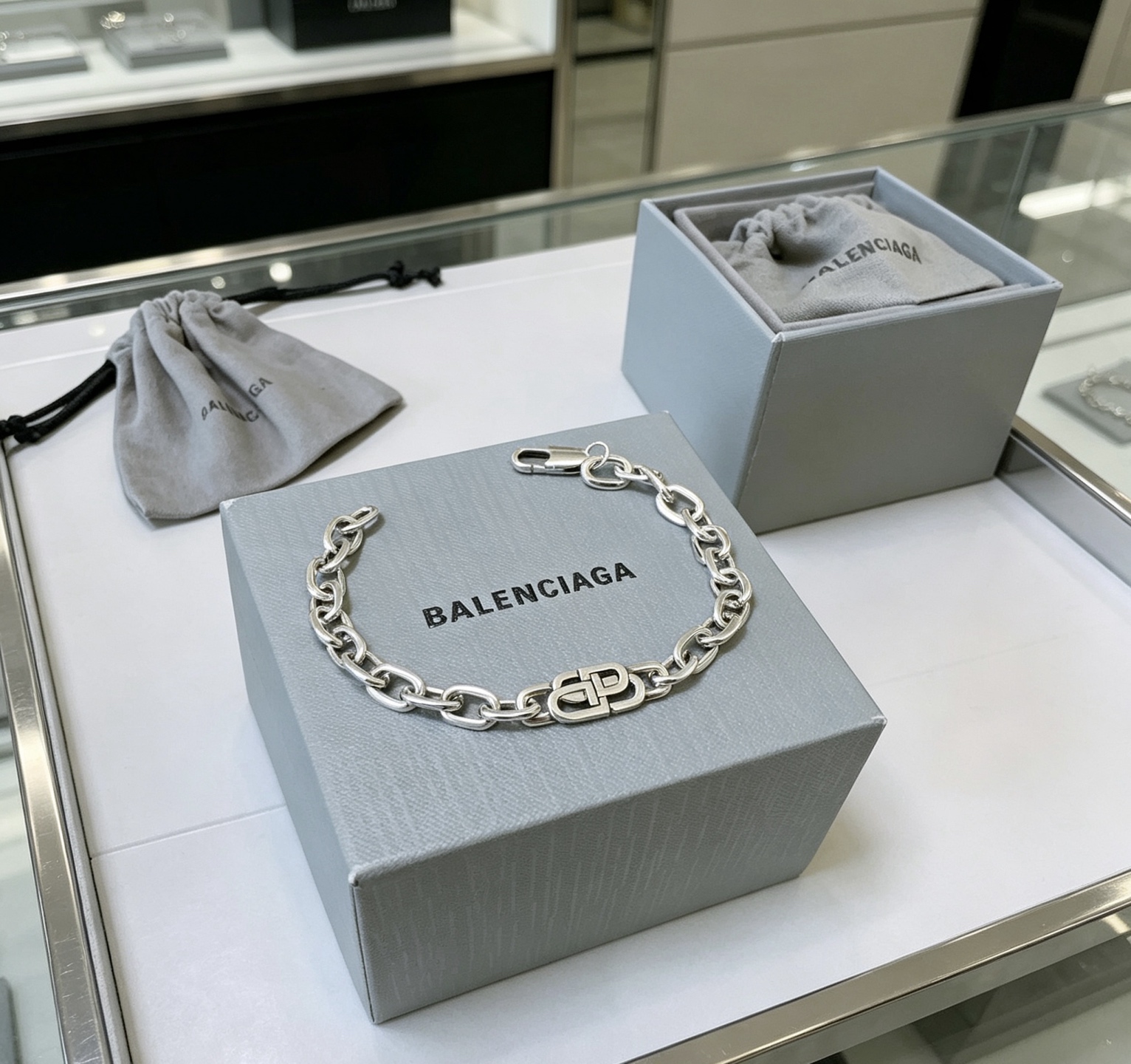 Luxury necklace 24cm