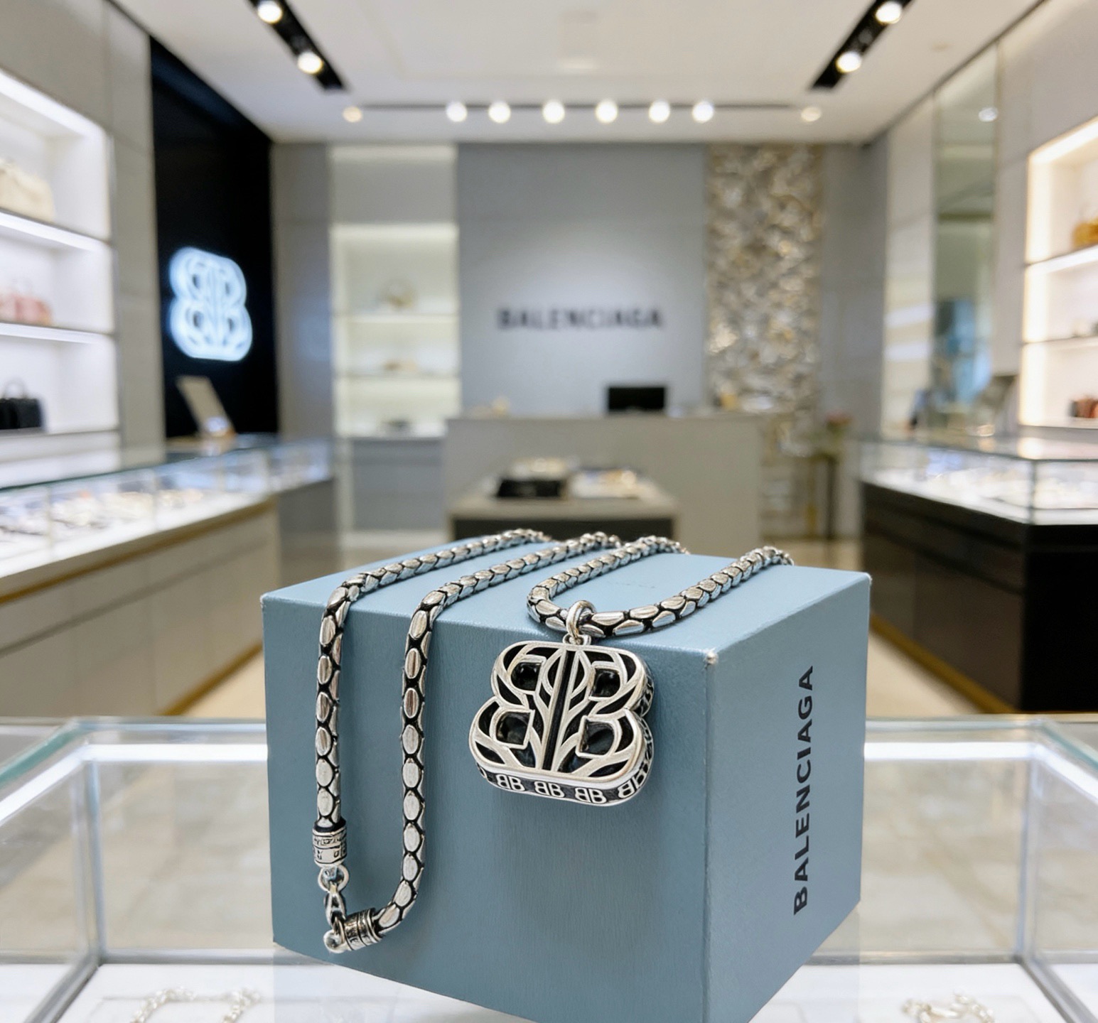 Luxury necklace