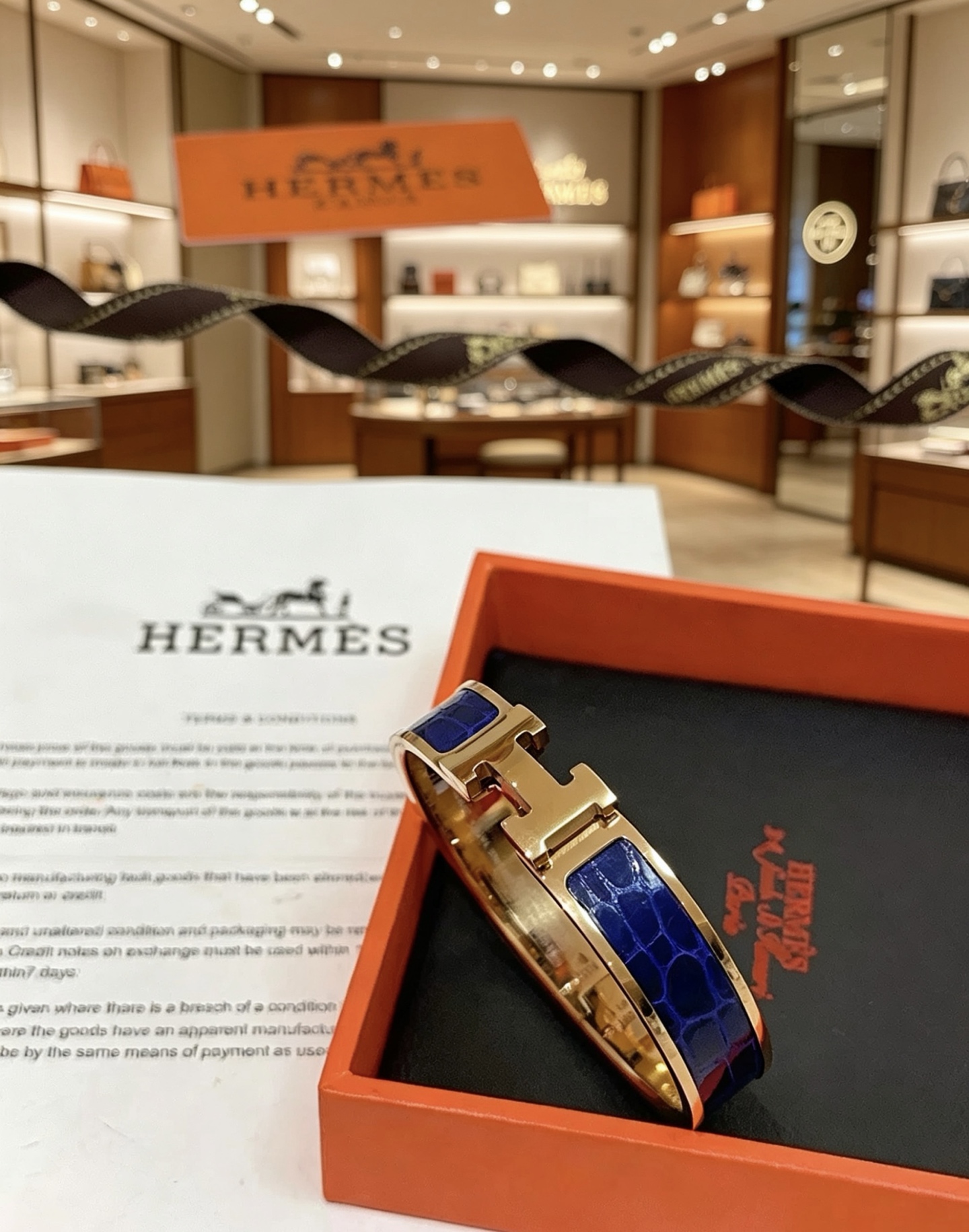 Bracciale Hermes Clic Clac H in metallo placcato oro rosa con smalto goffrato coccodrillo blu intenso PM