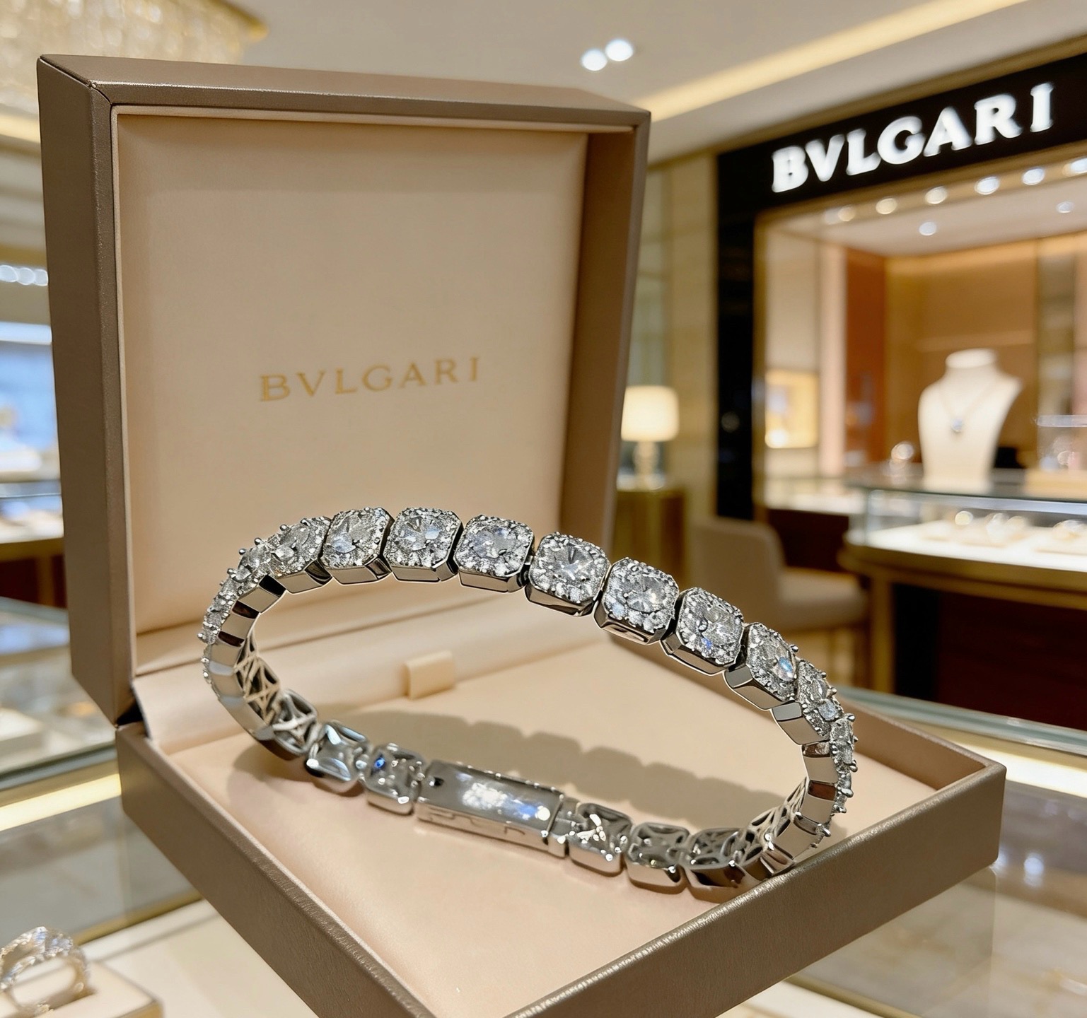 Bvlgari Divas Dream bracelet silver-toned white gold with clear diamond accents 18cm