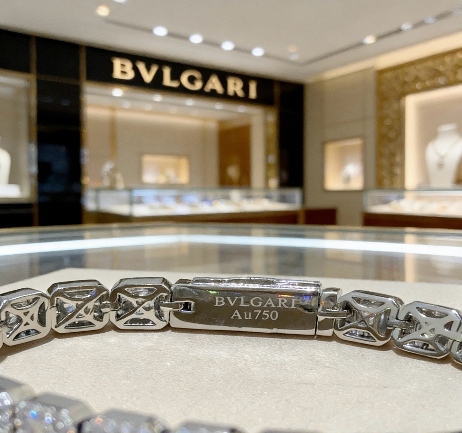 Bvlgari Divas Dream bracelet silver-toned white gold with clear diamond accents 18cm